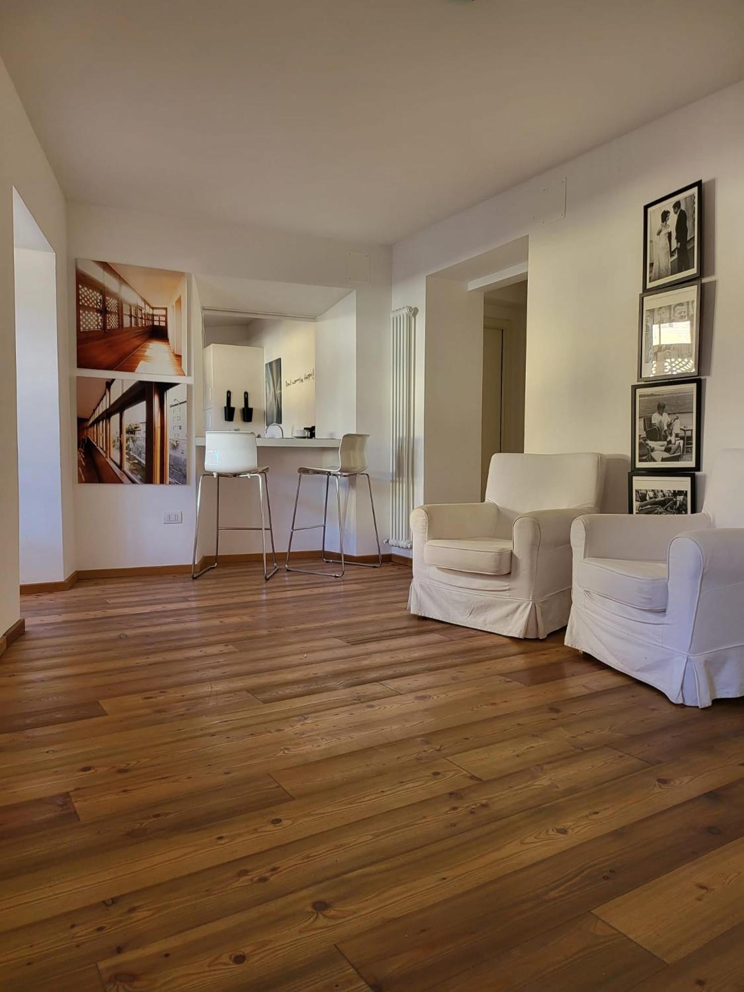 One-Bedroom Apartment photo 2