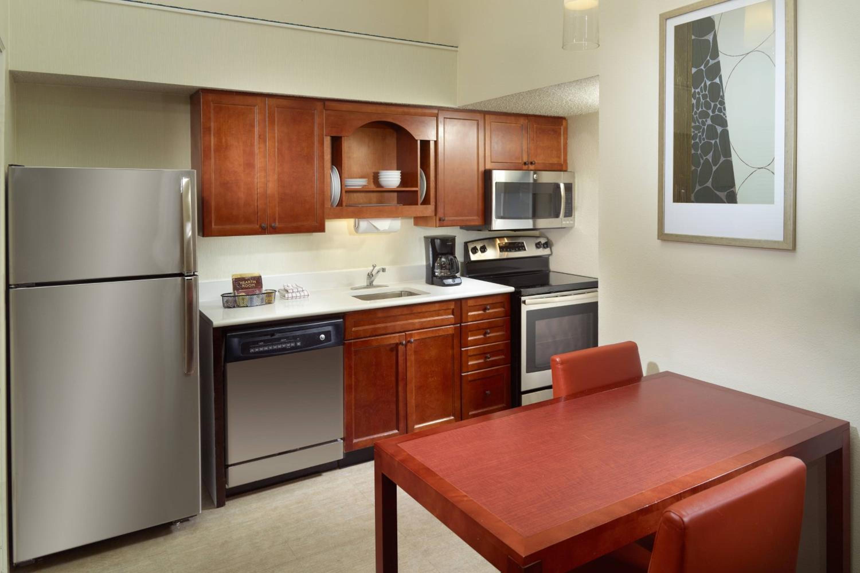 Two-Bedroom Suite - Photo 4