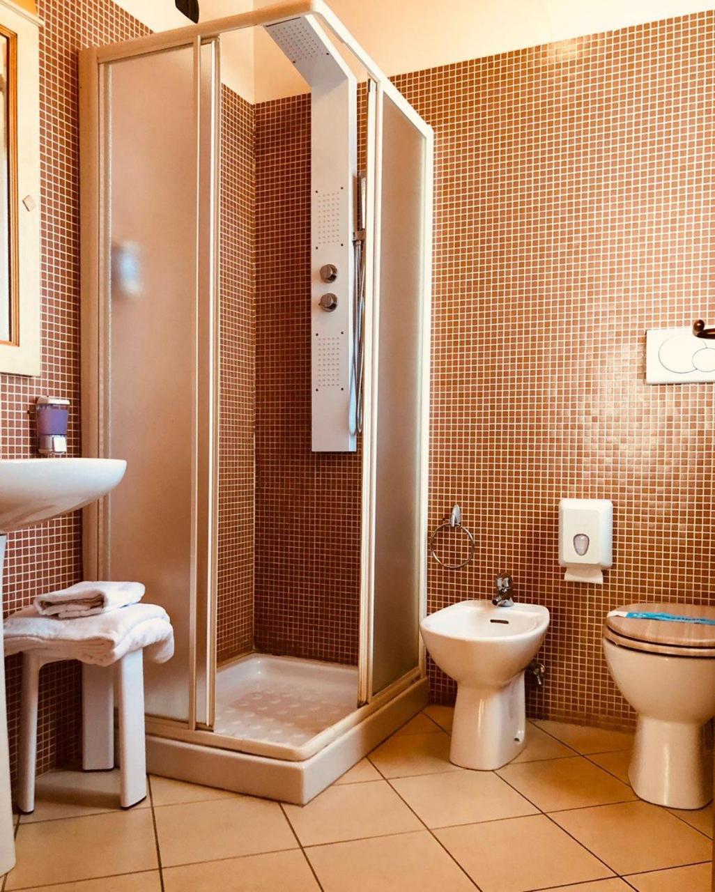 Double or Twin Room - Photo 6