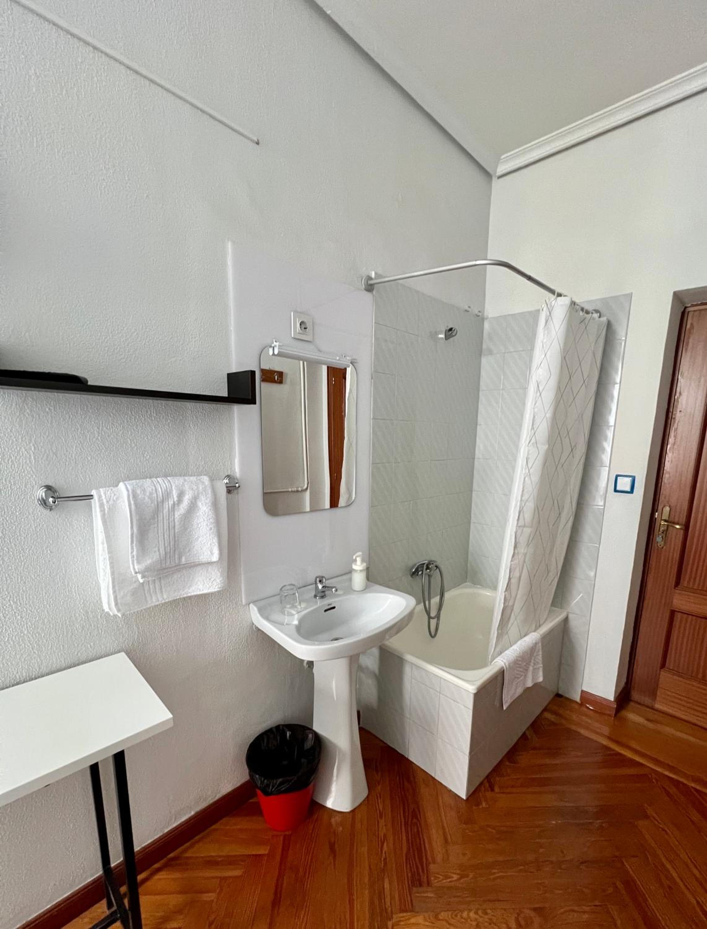 Single Room photo 3