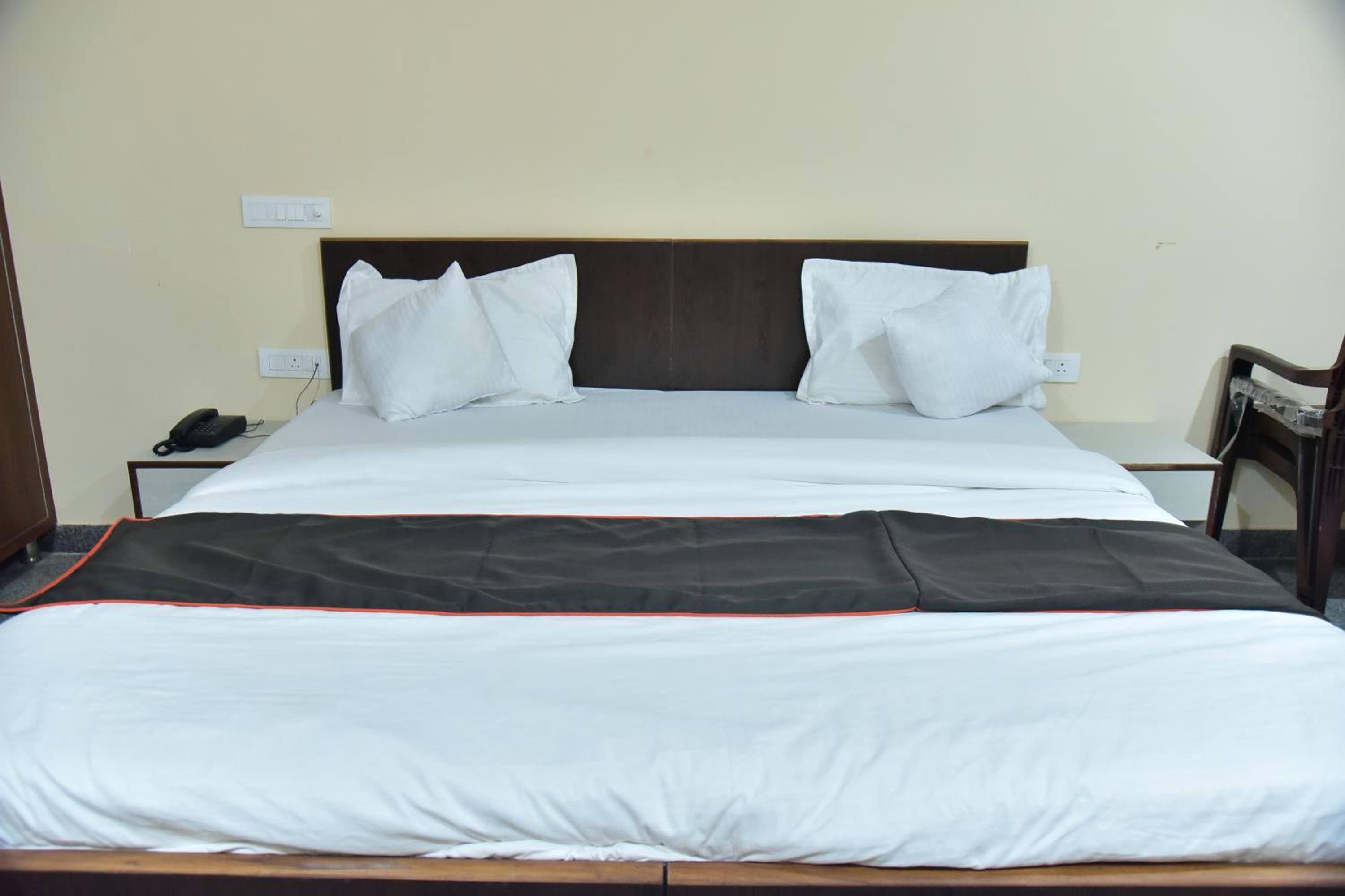 Deluxe Room (2 Adults + 1 Child) photo 3
