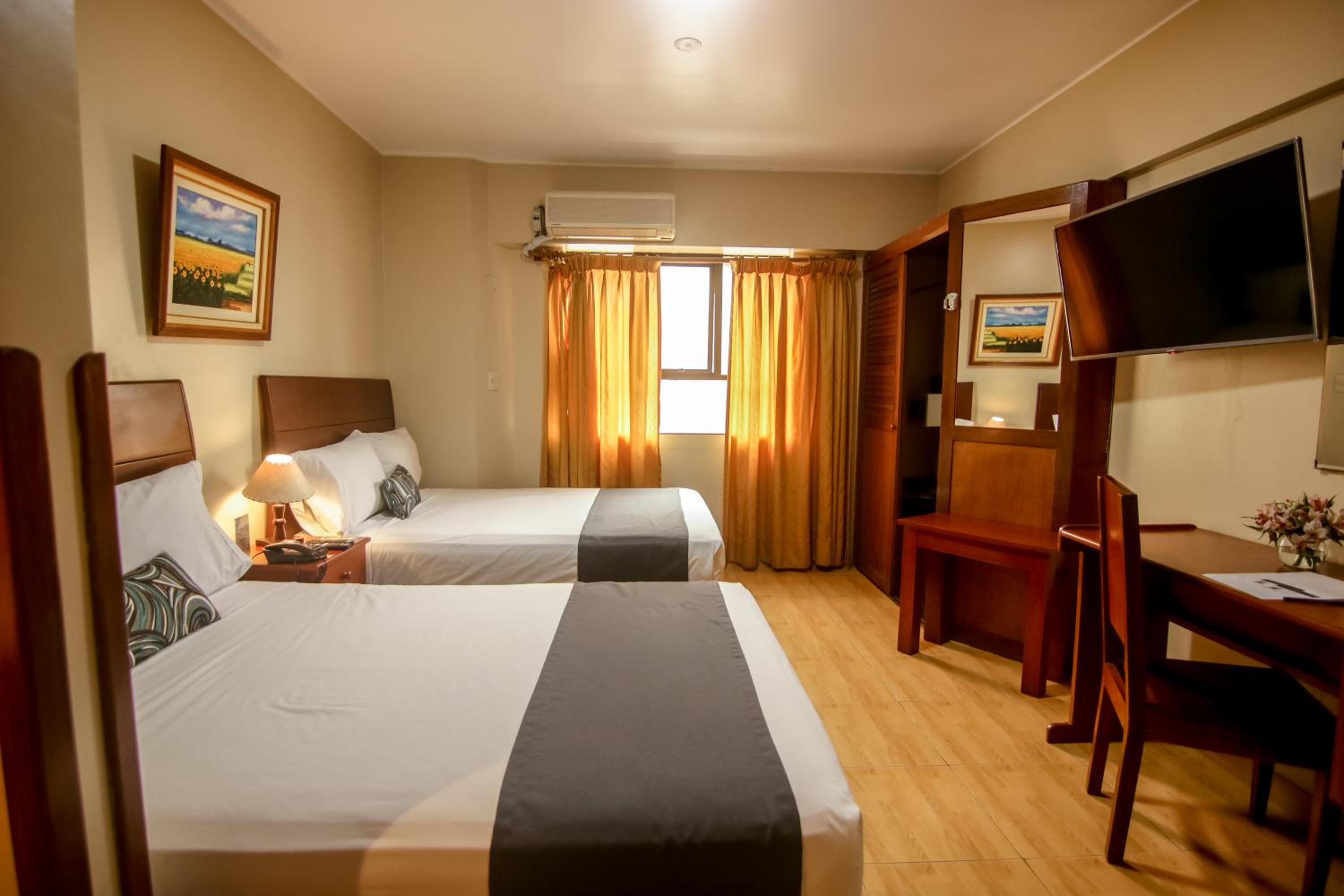 Double Room with Two Double Beds - Photo 7