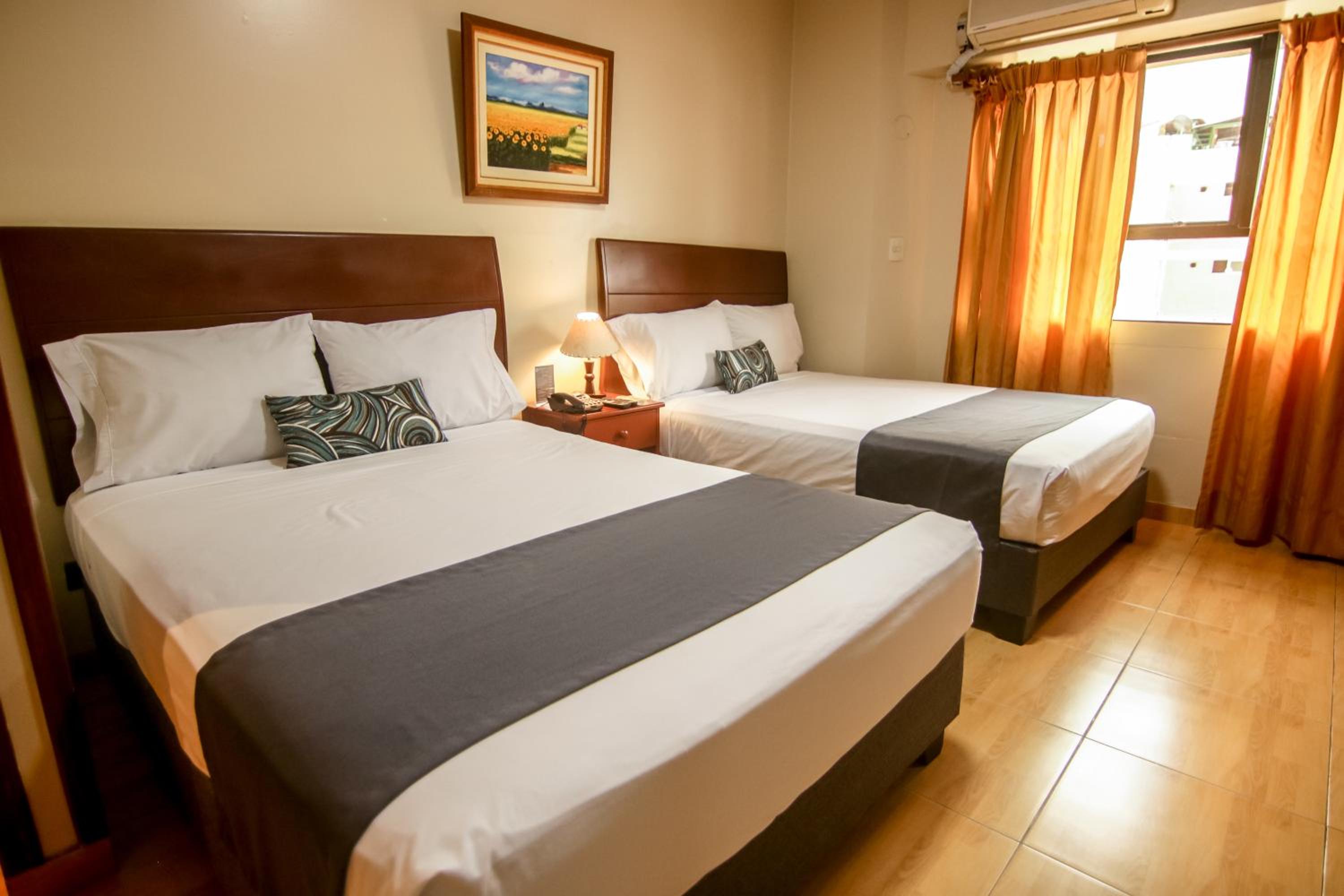 Double Room with Two Double Beds - Photo 6