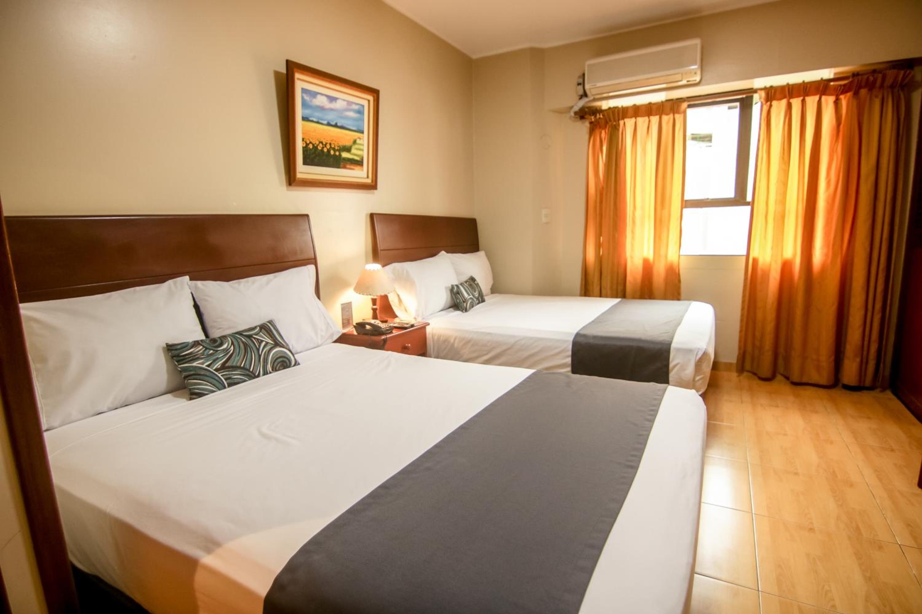 Double Room with Two Double Beds - Photo 4