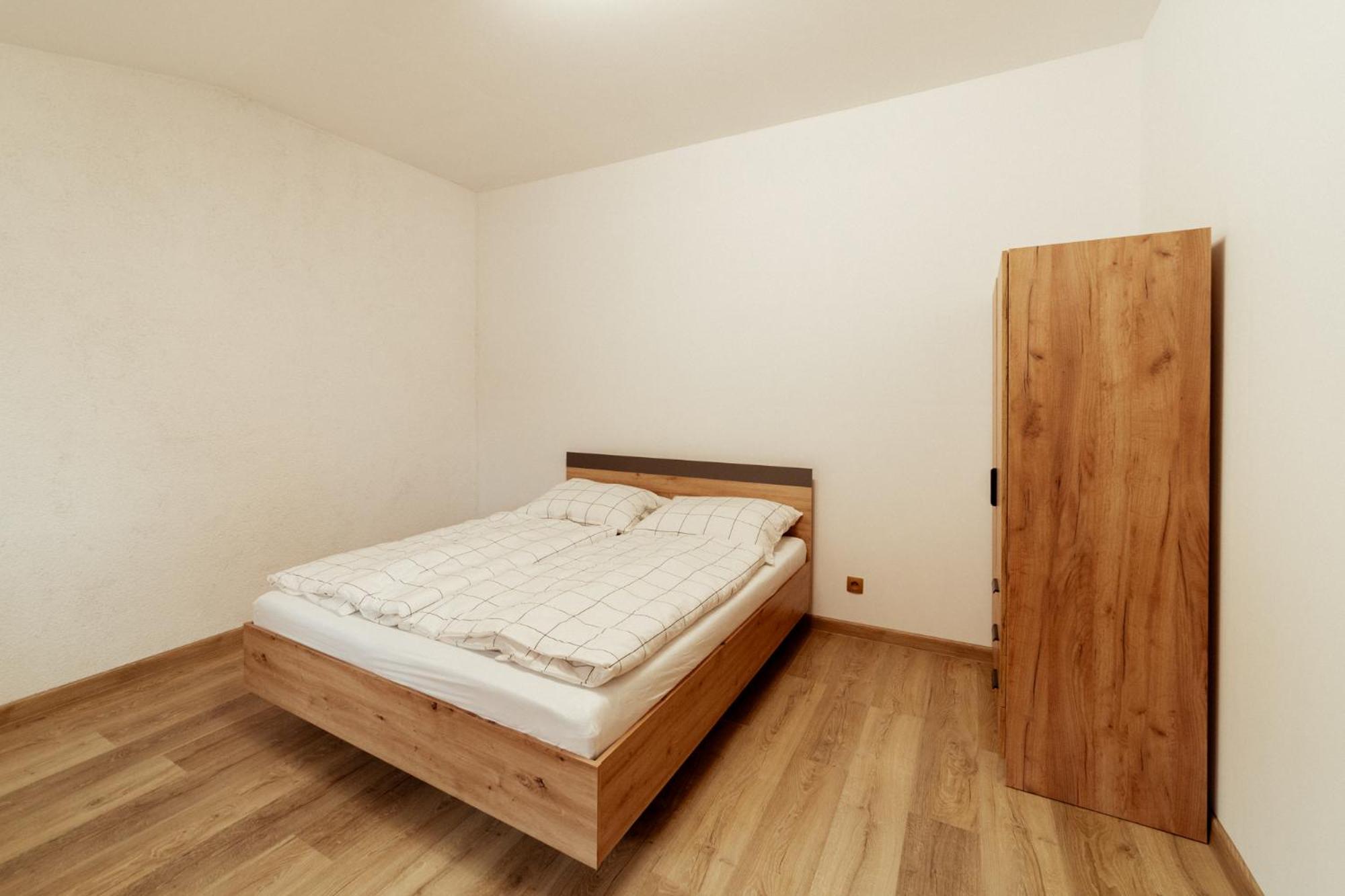 One-Bedroom Apartment photo 1
