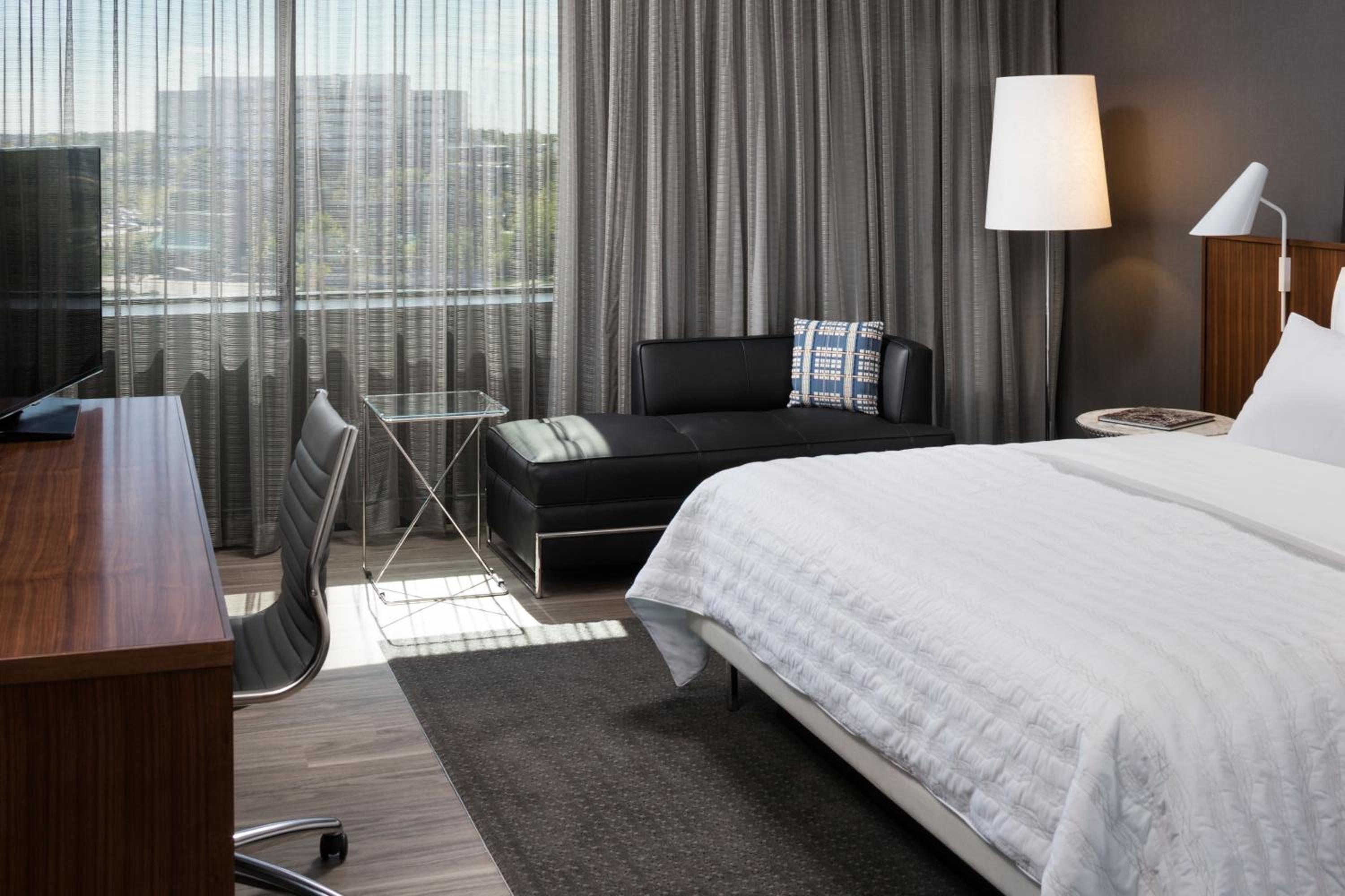 King Room - Concierge Level - Photo 3