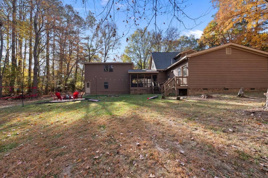 Three-Bedroom House photo 3