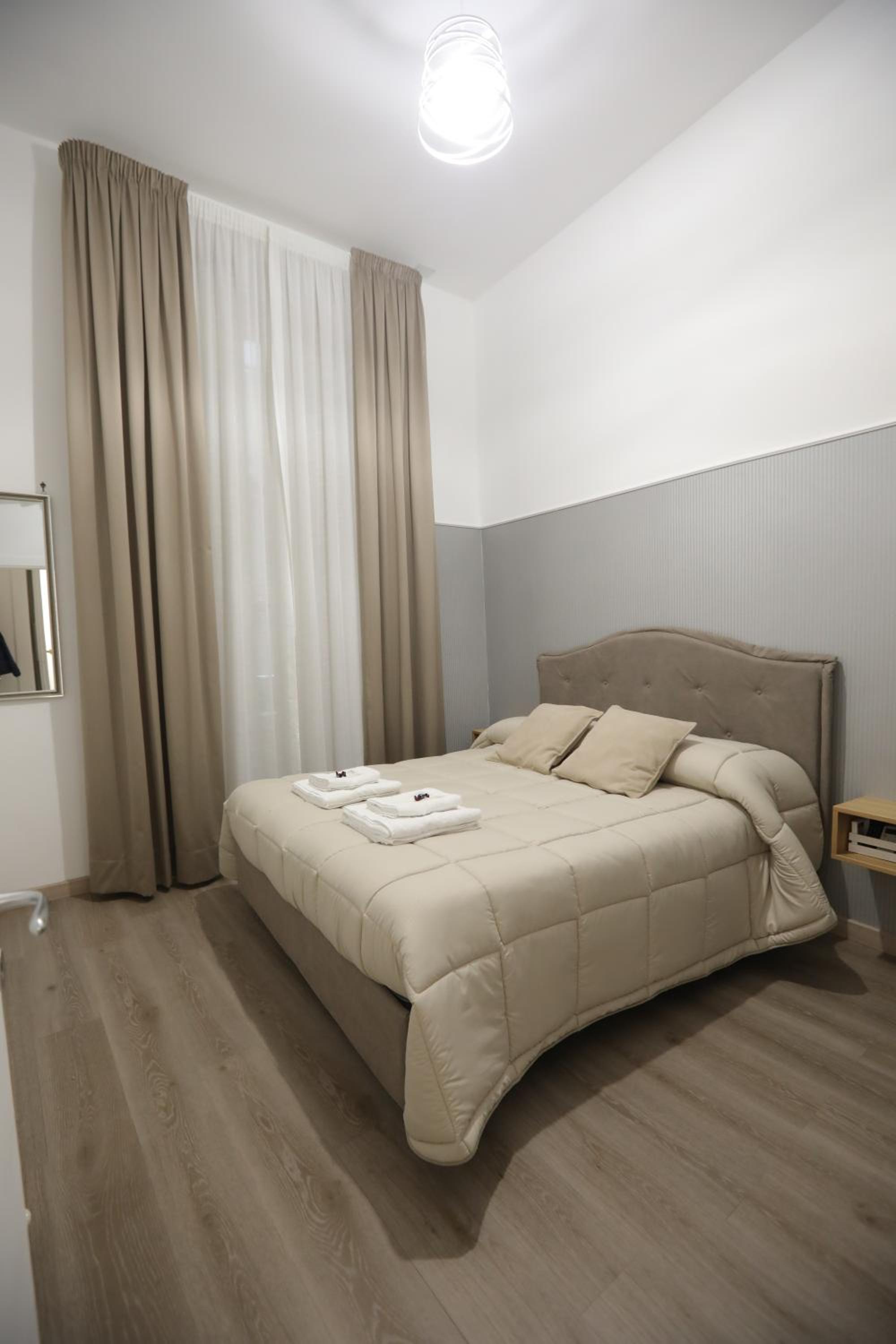 Standard Queen Room