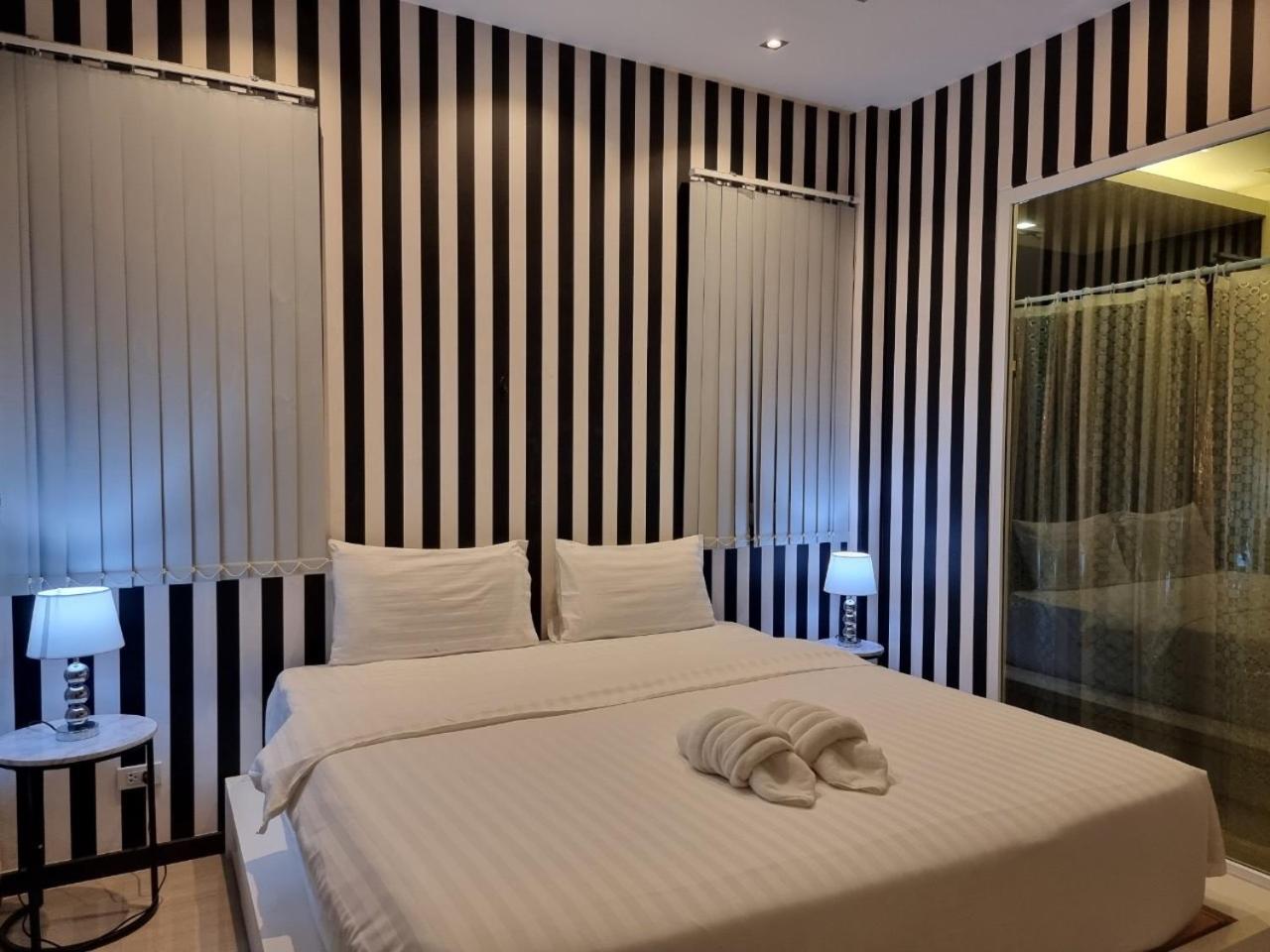 Villa with Private Pool - Photo 39
