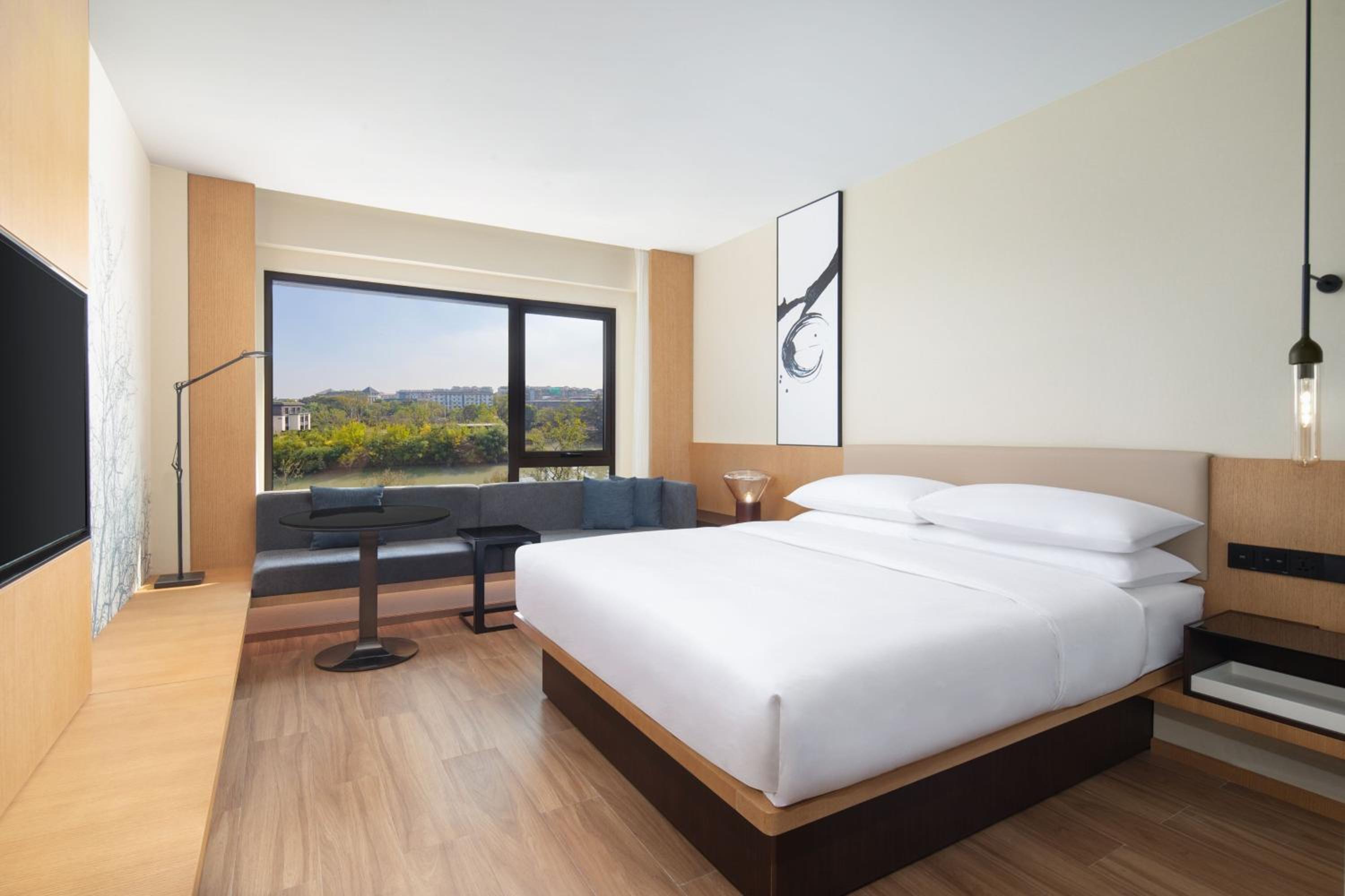 King Suite with Garden View photo 1