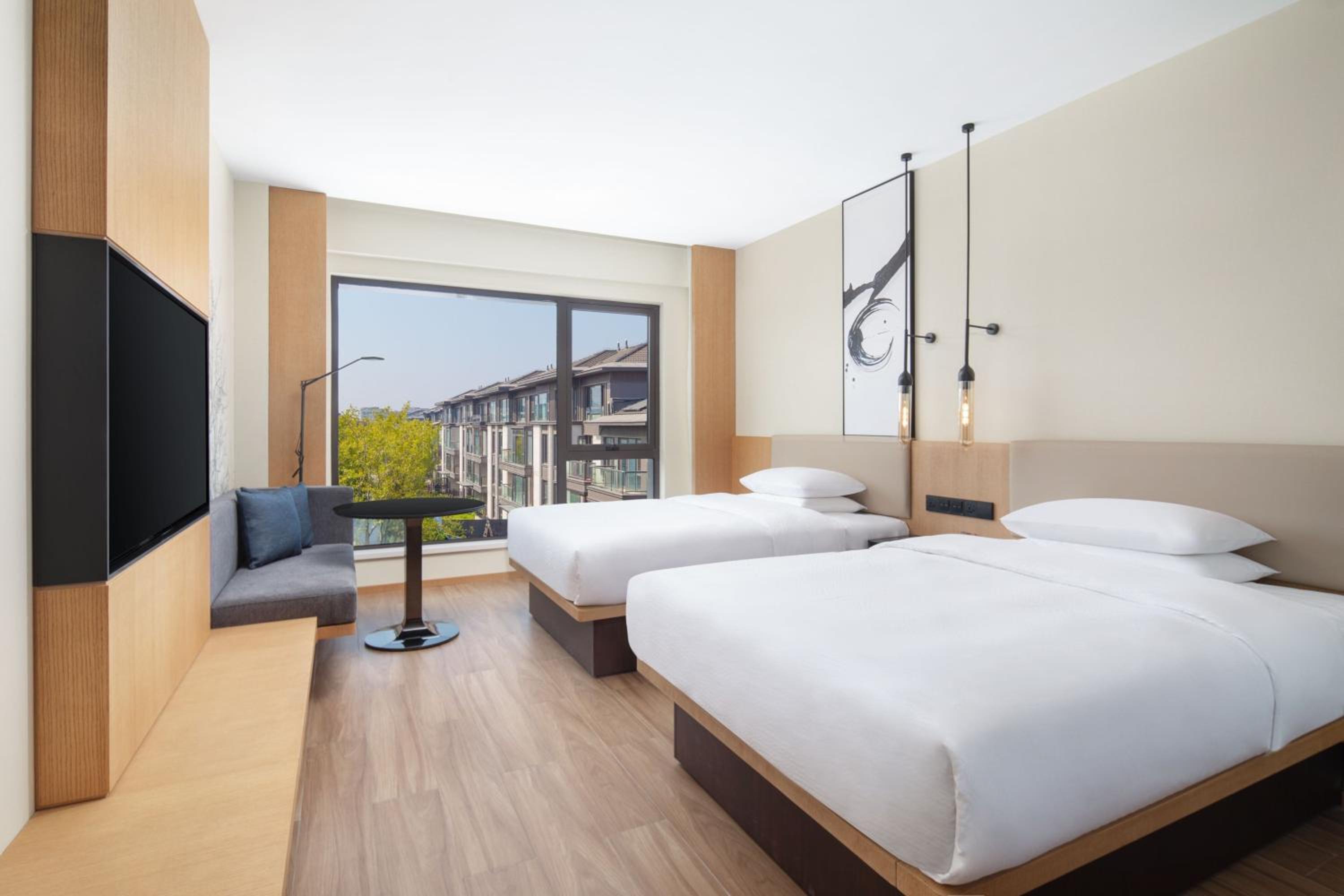 Standard Double Room with Two Double Beds and City View photo 1