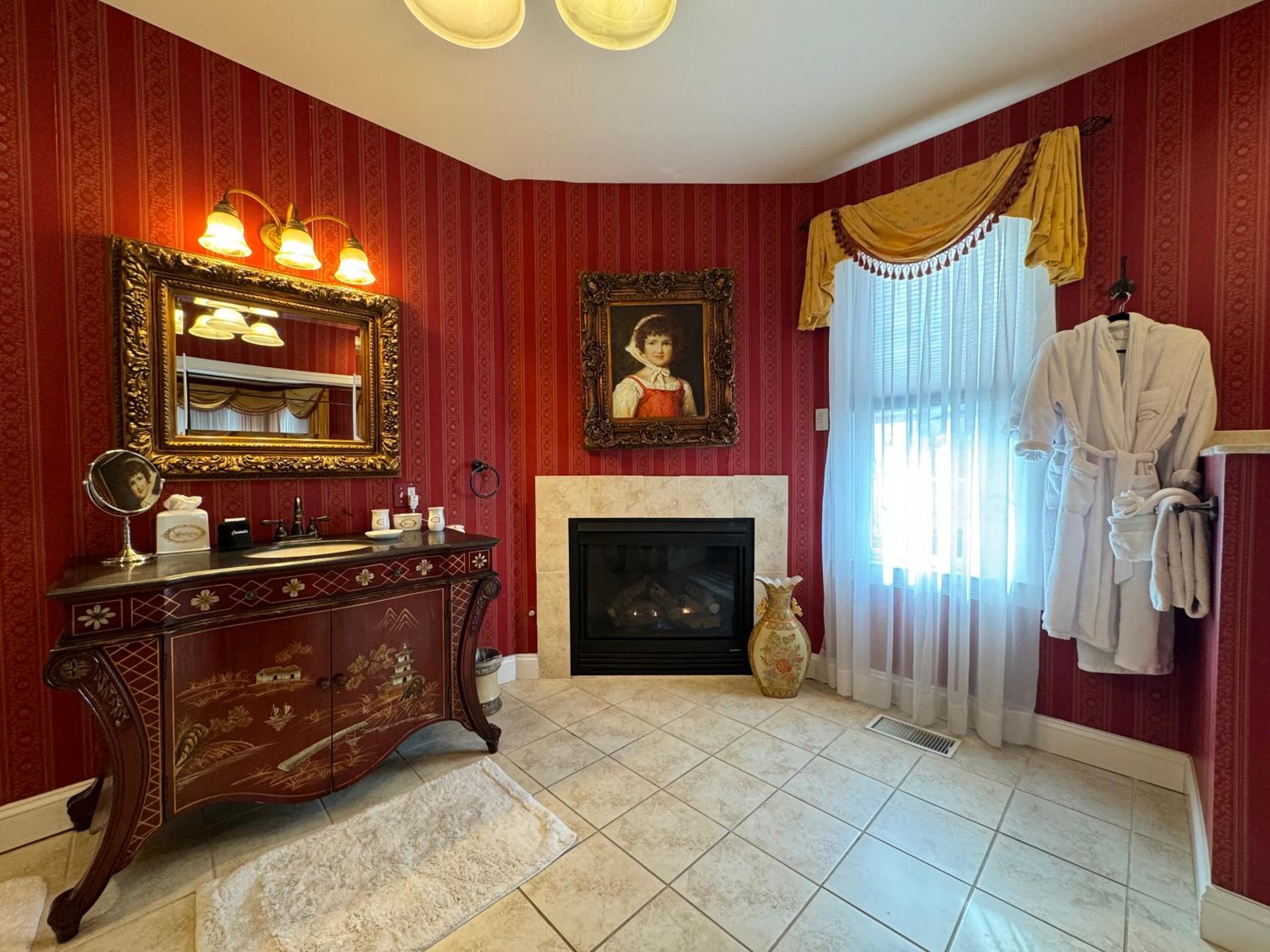 Queen Room photo 2