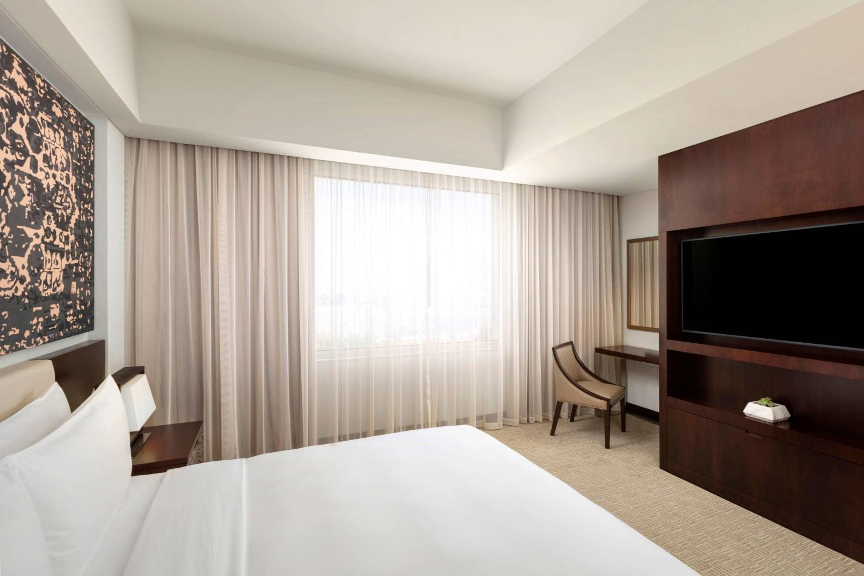 Premium, Guest room, 1 King - Photo 1
