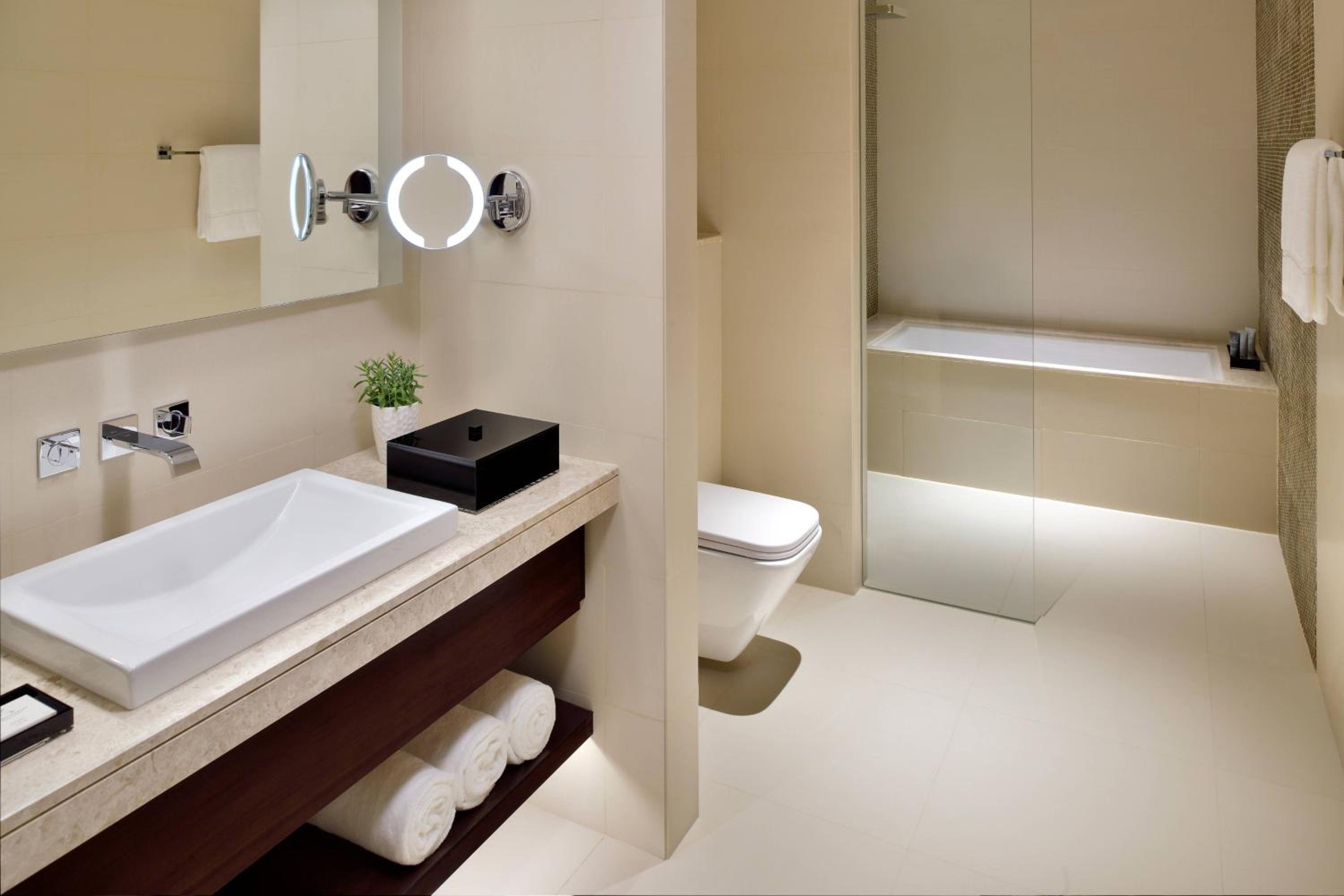 Deluxe Guest Room, 2 Double - Photo 7