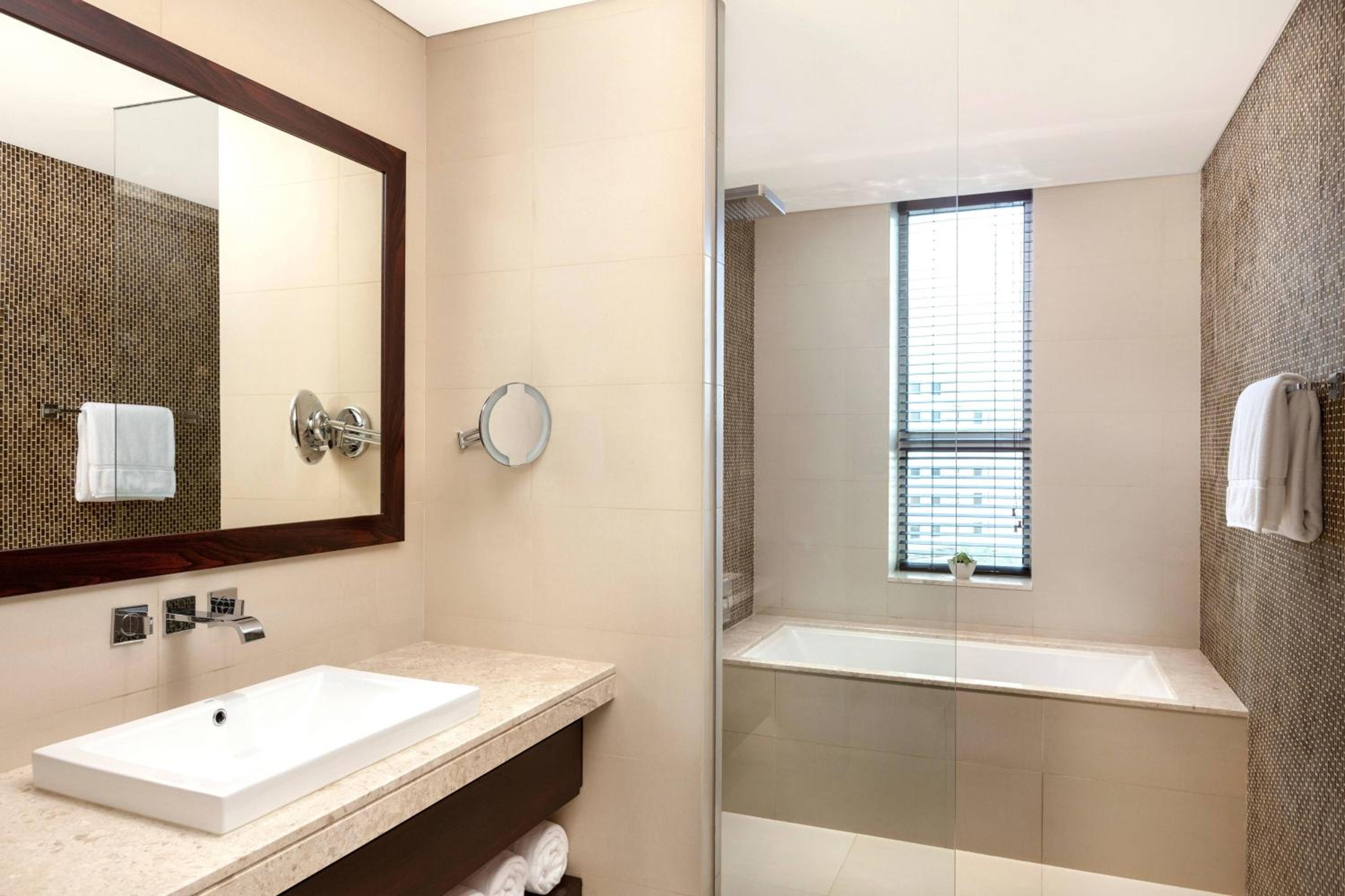 Premium, Guest room, 1 King - Photo 3