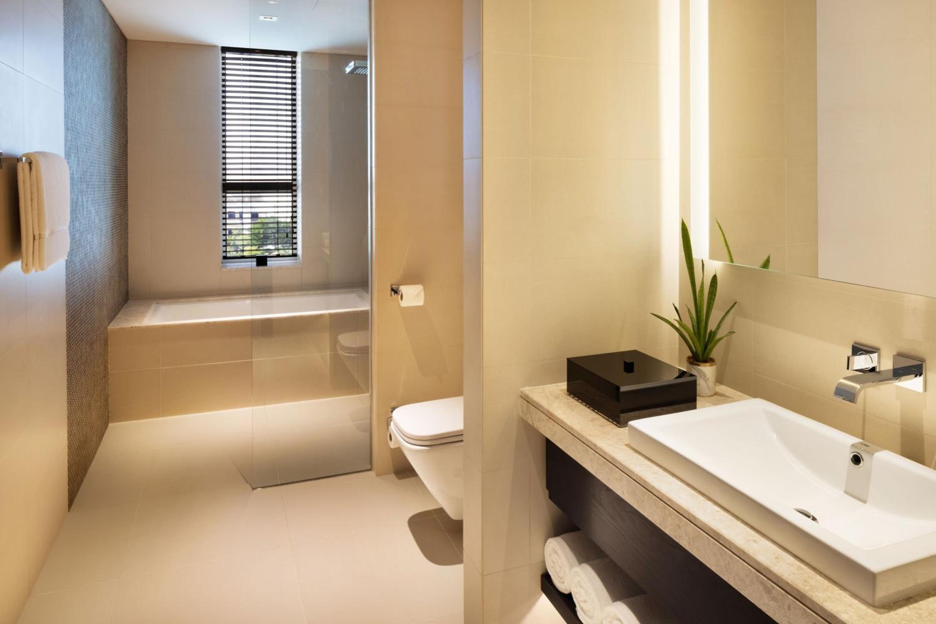 Premium, Guest room, 1 King - Photo 5
