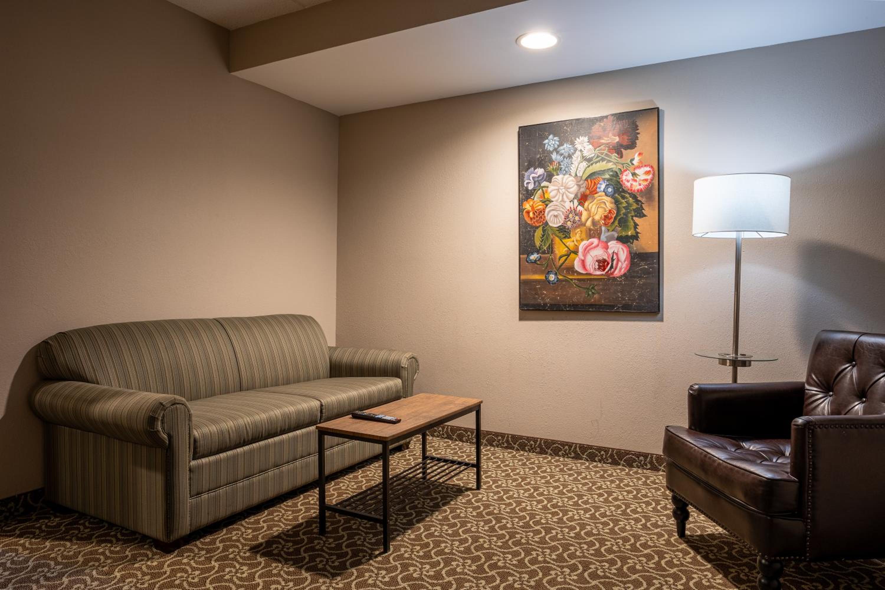Queen Suite - Photo 4