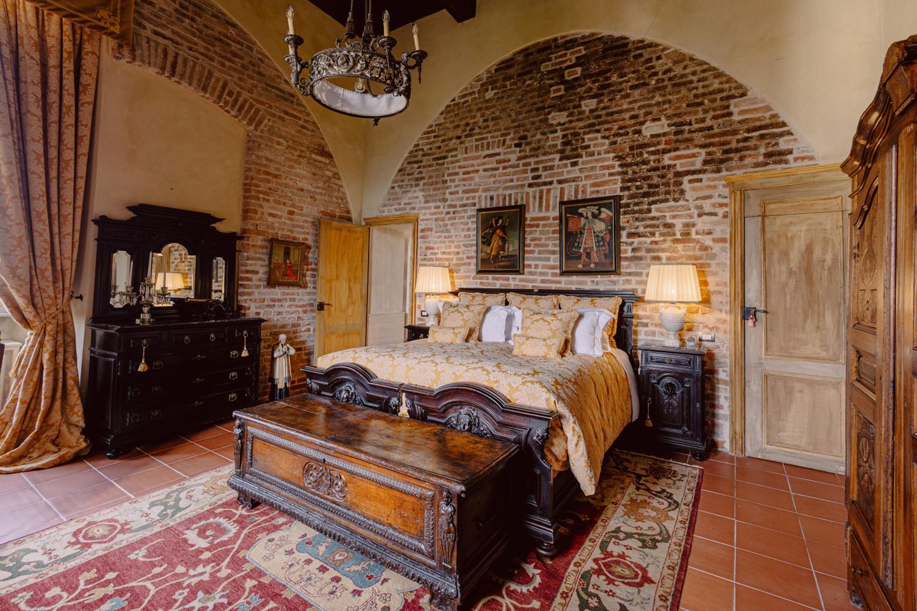 Bishop Suite