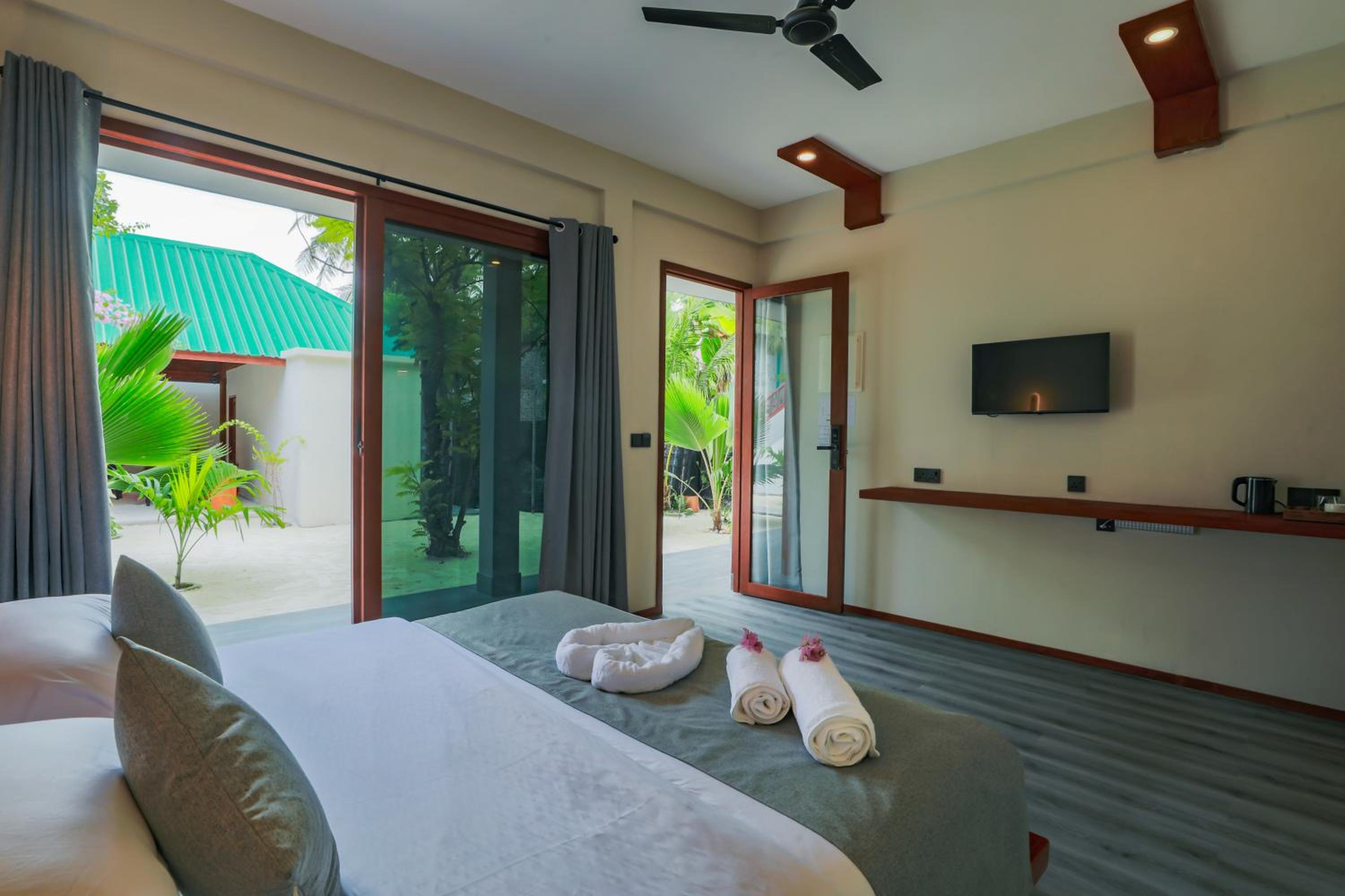 Standard Twin Room with Garden View