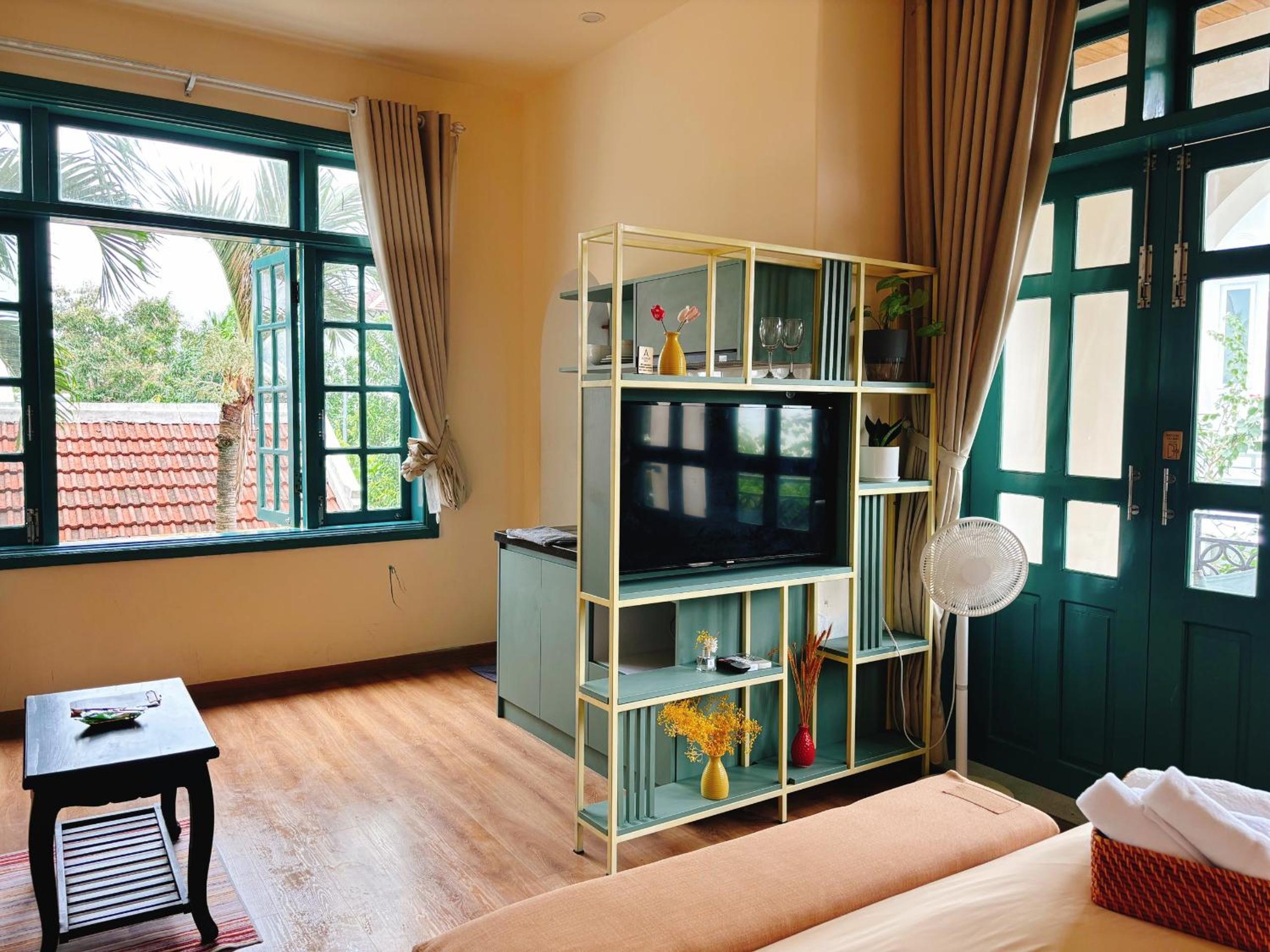 Studio with Balcony - Photo 14