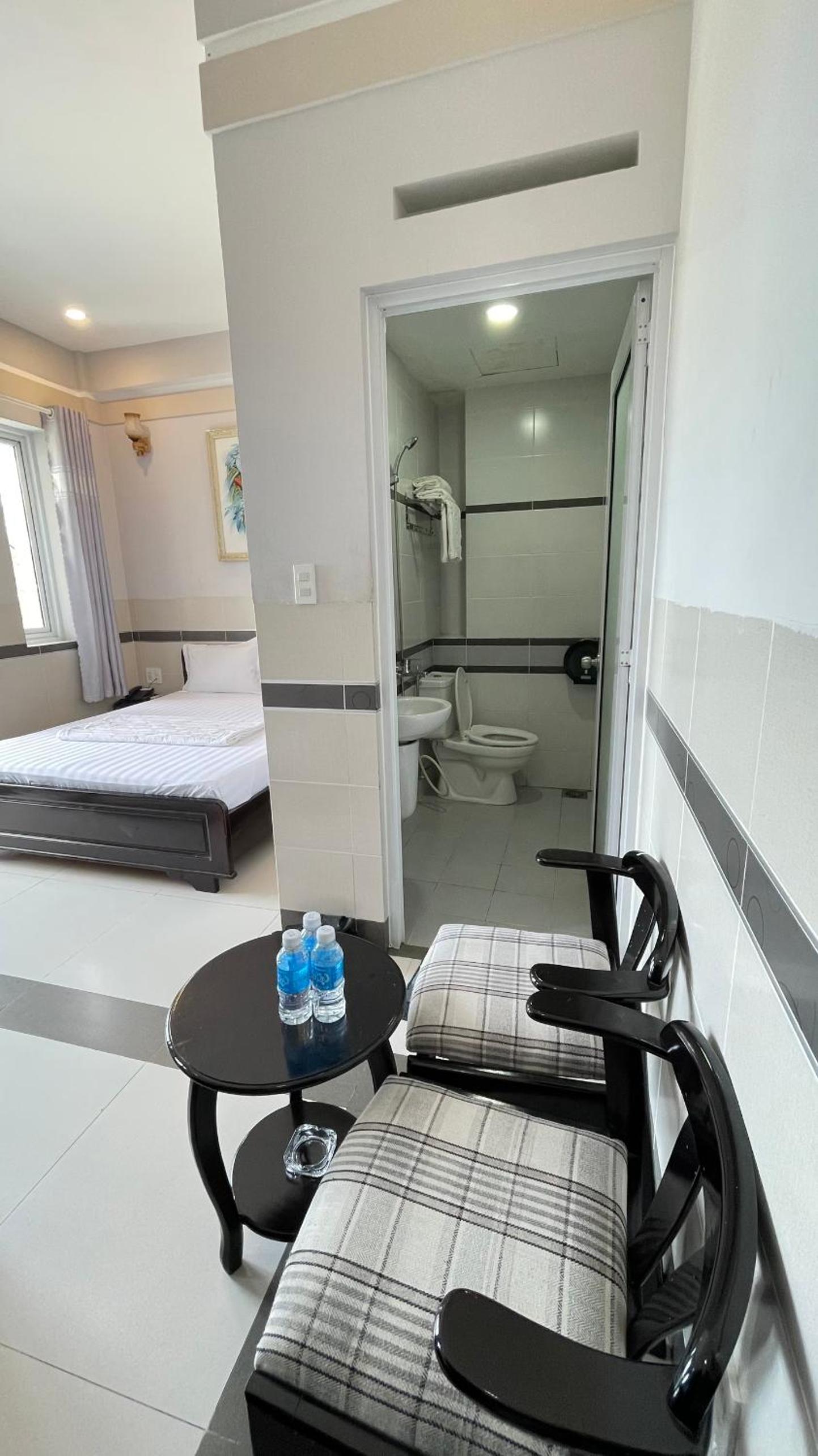 Twin Room With Private Bathroom photo 3
