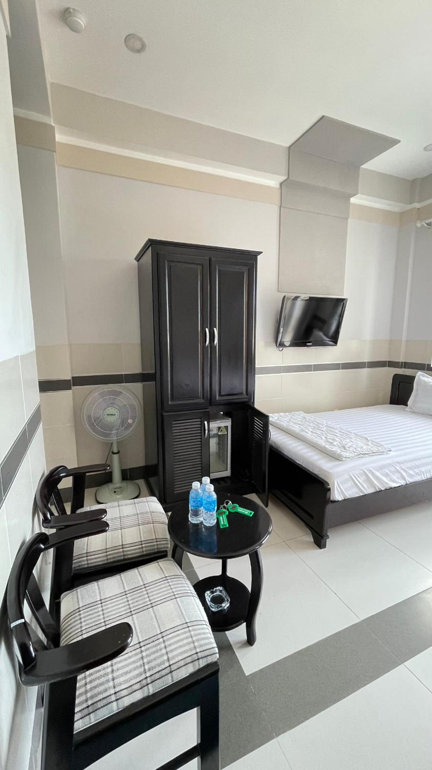 Twin Room With Private Bathroom photo 2