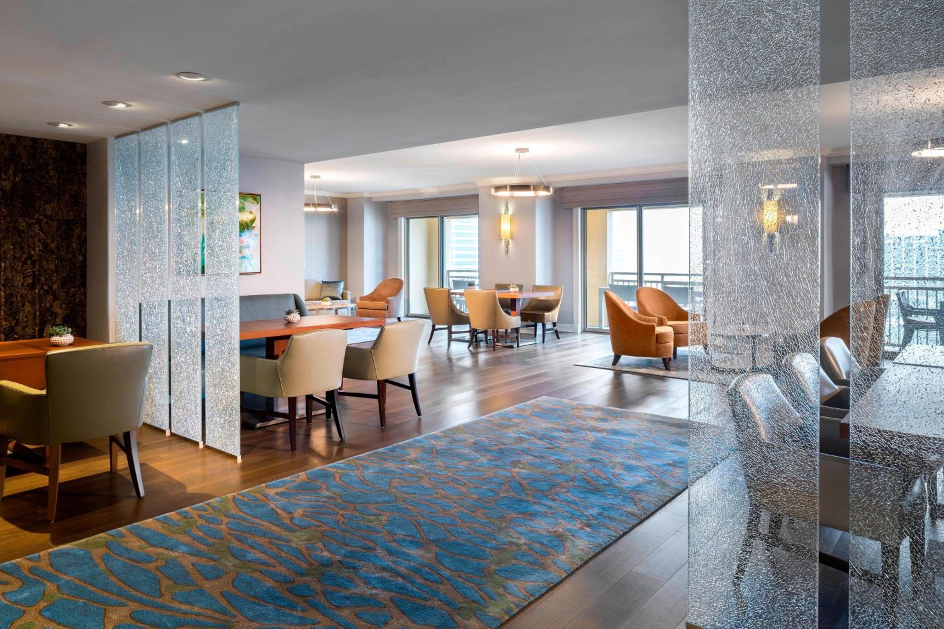 Club Resort View, Club level, Guest room, 1 King, High floor - Photo 11