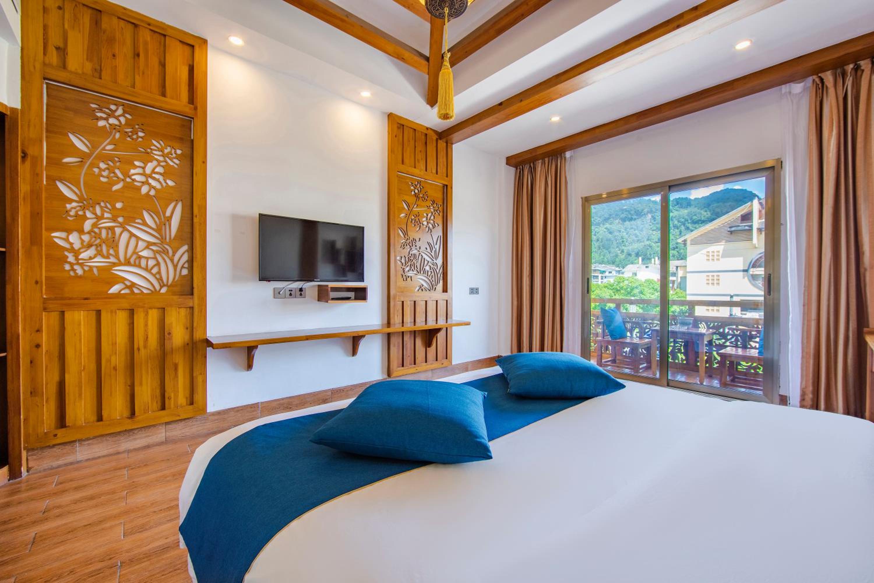 Deluxe Double Room with Balcony photo 2