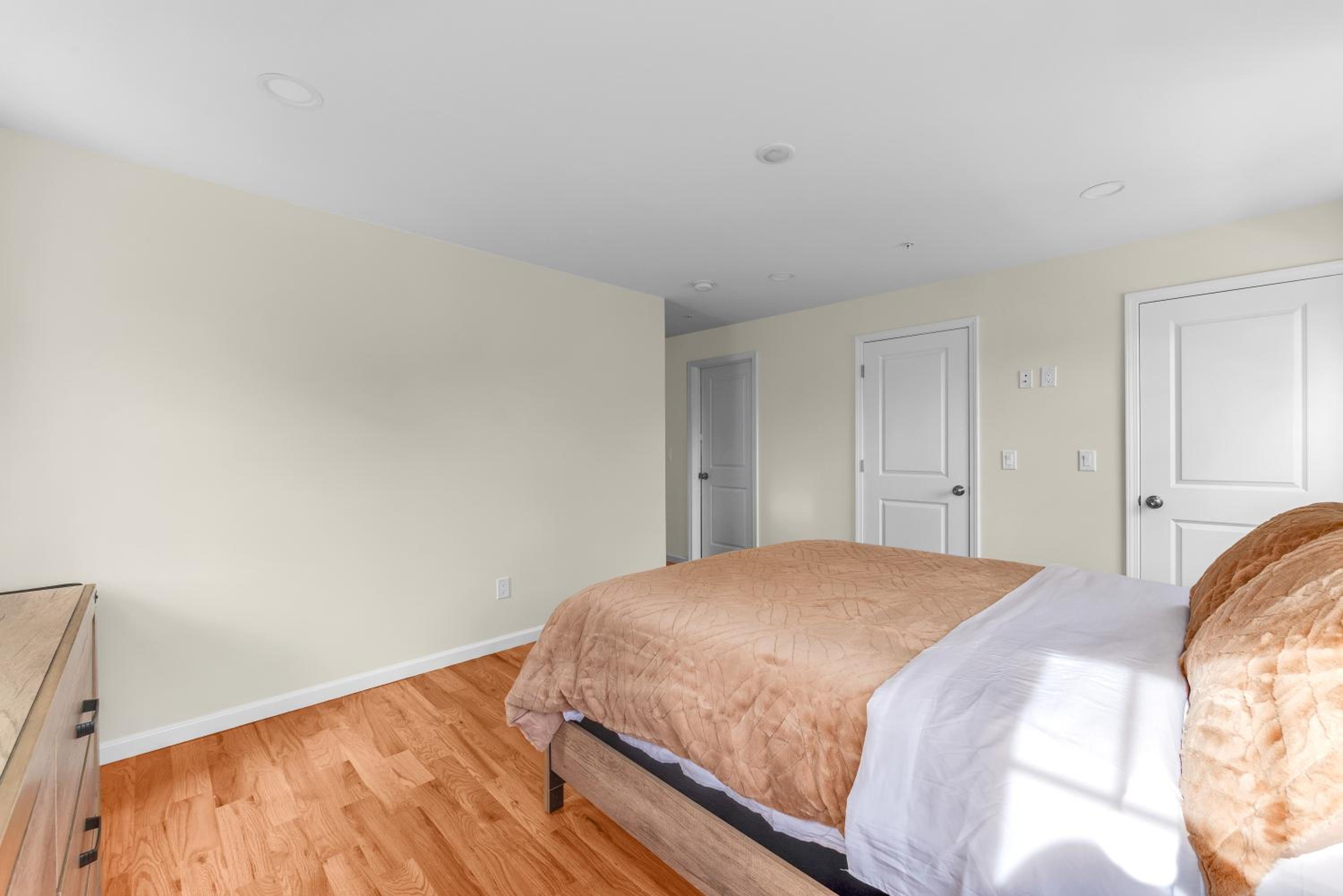 Three-Bedroom Apartment photo 2