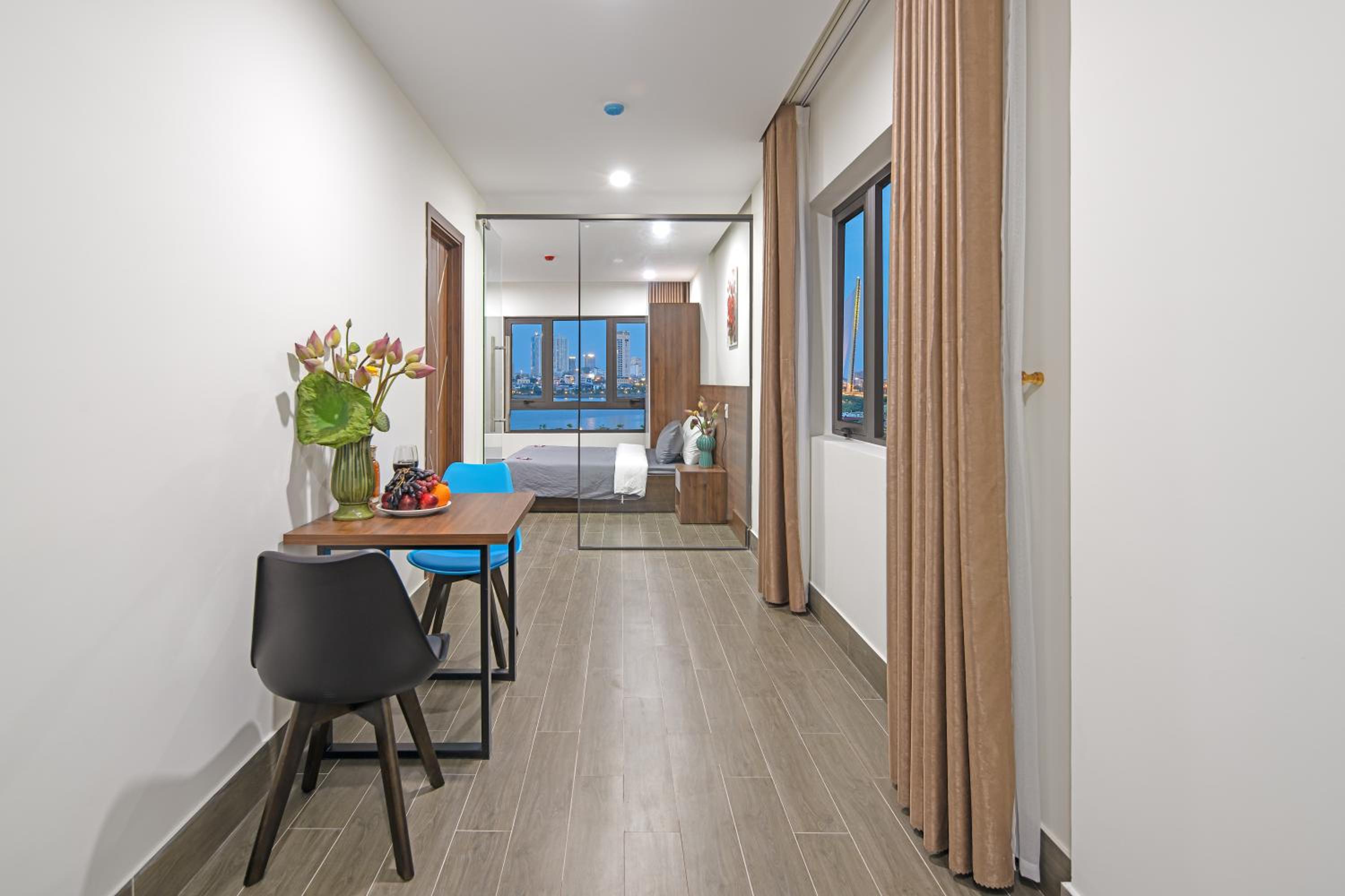 One-Bedroom Apartment - Photo 3