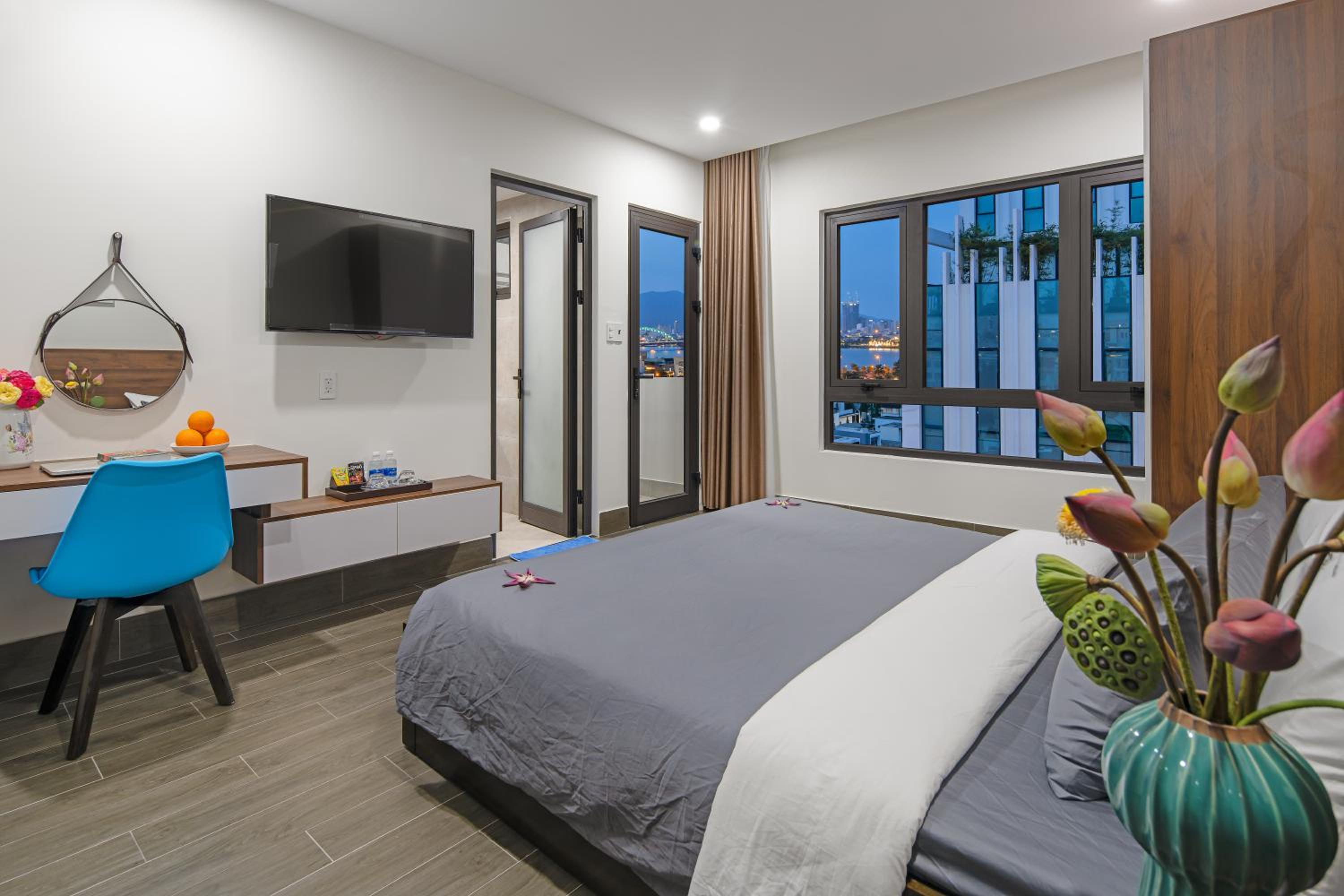 One-Bedroom Apartment - Photo 14