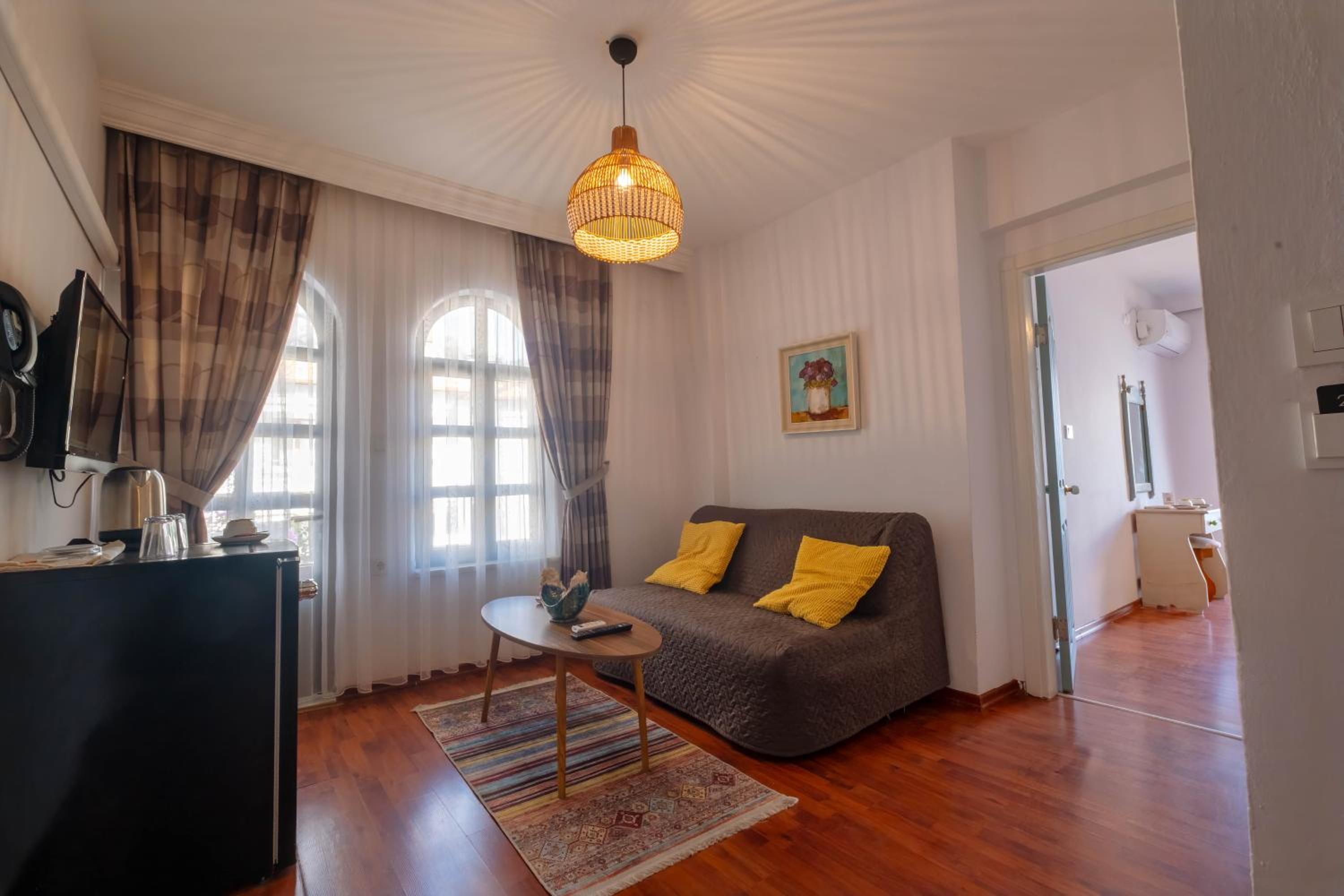 Suite with Sea View - Photo 3