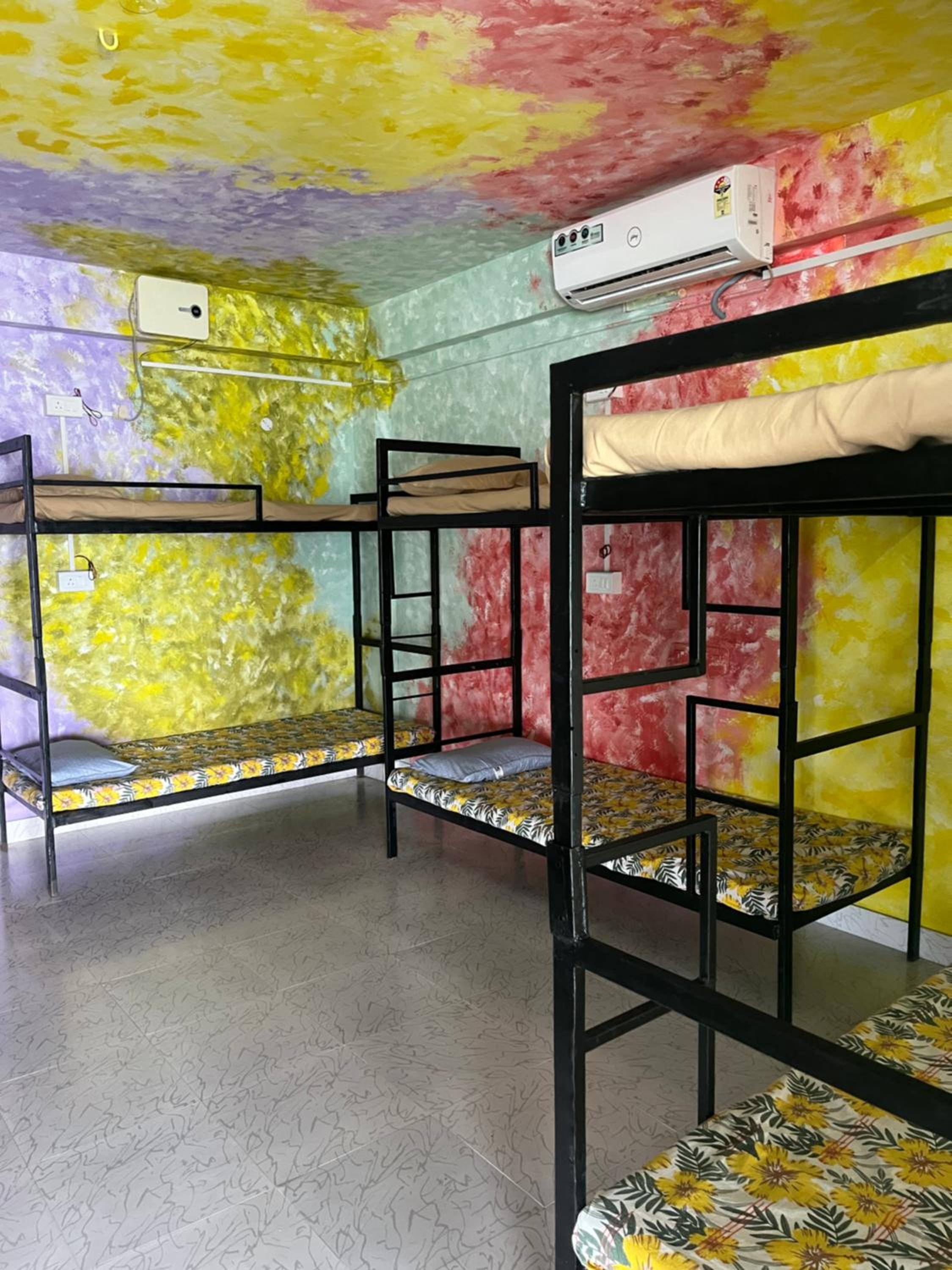 Bed in 6-Bed Mixed Dormitory Room photo 1