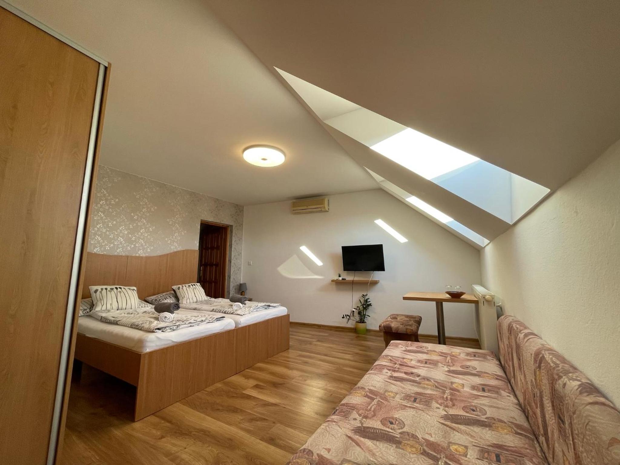Deluxe Triple Room photo 2