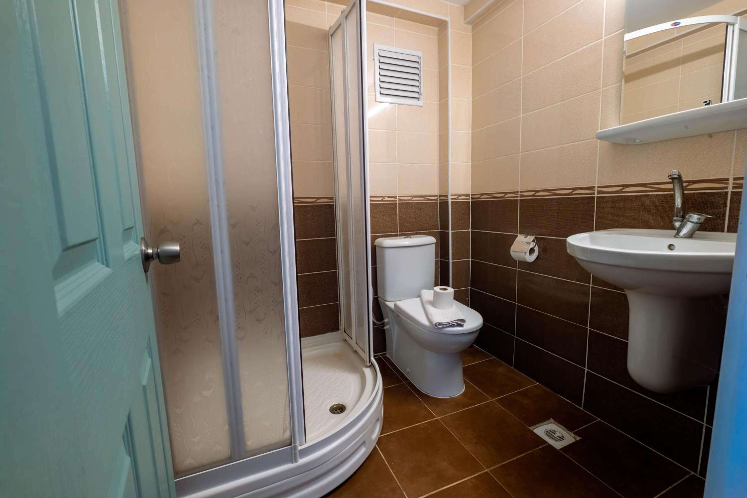 Double or Twin Room with Side Sea View - Photo 6