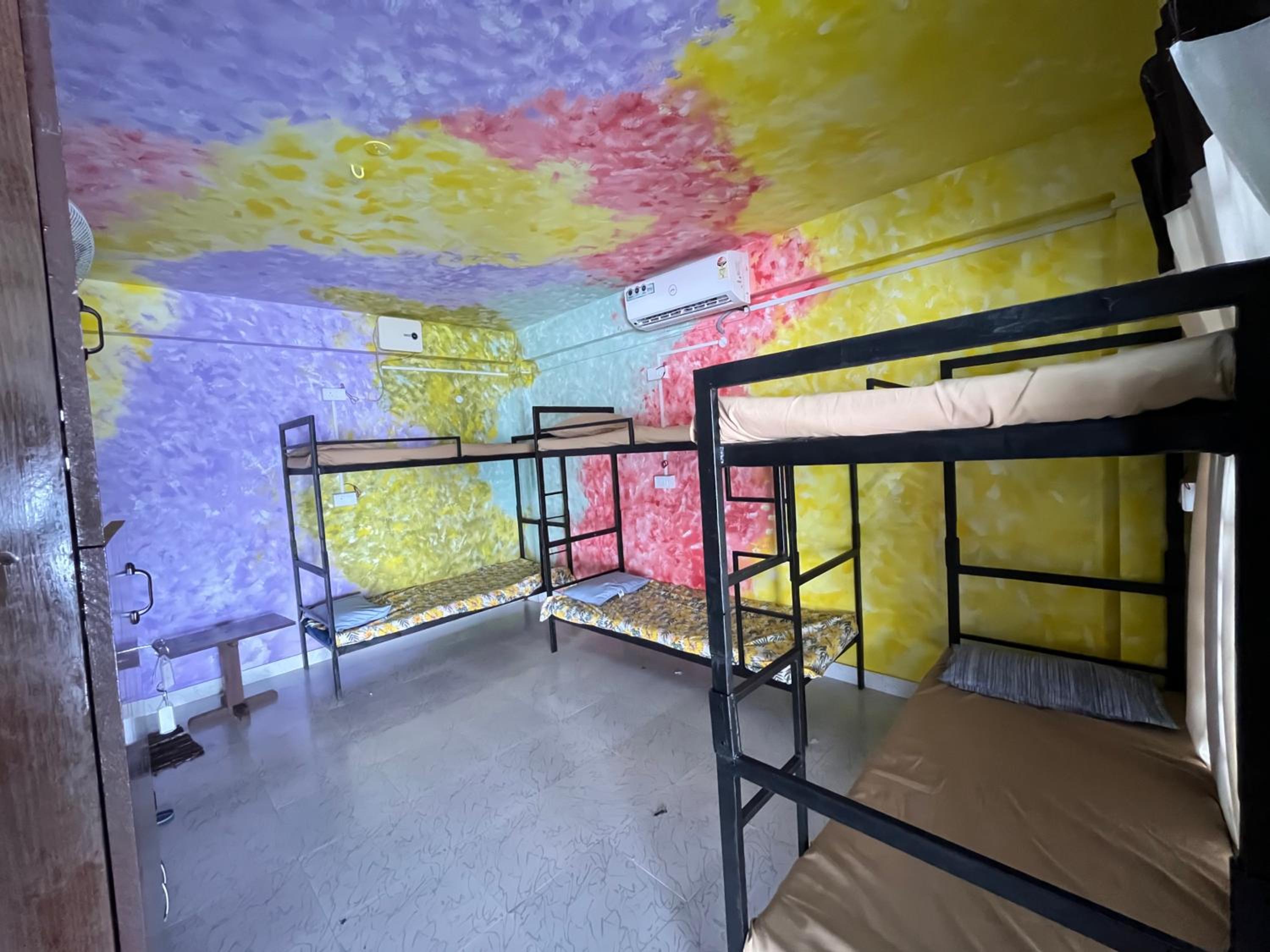 Bed in 6-Bed Mixed Dormitory Room photo 3