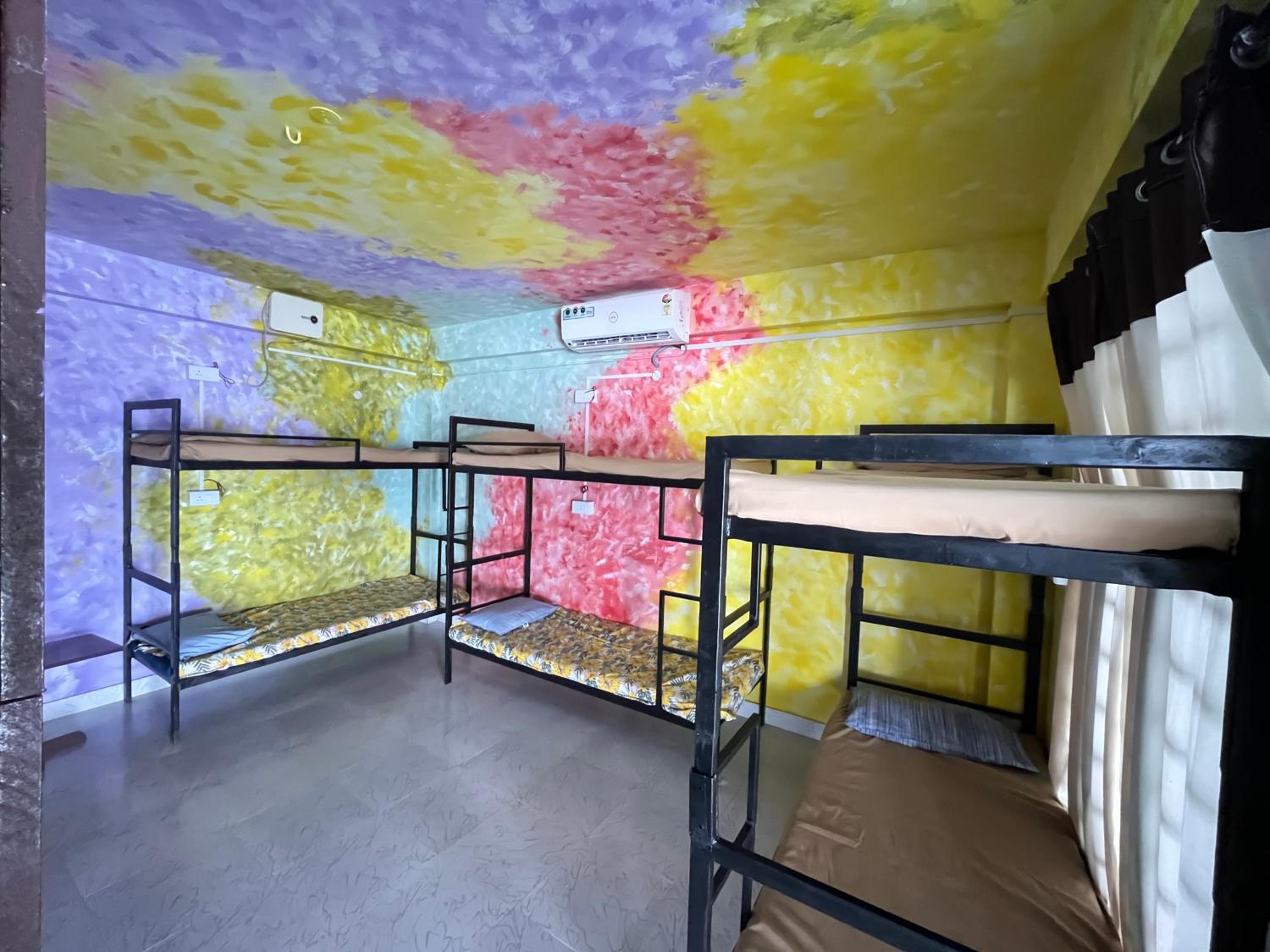 Bed in 6-Bed Mixed Dormitory Room photo 2