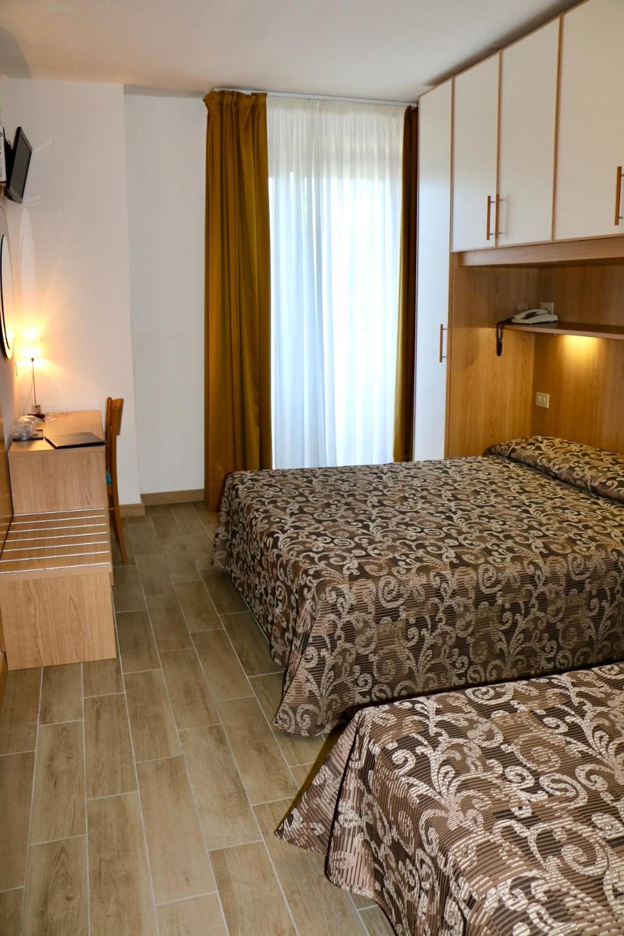 Standard Triple Room - Photo 3