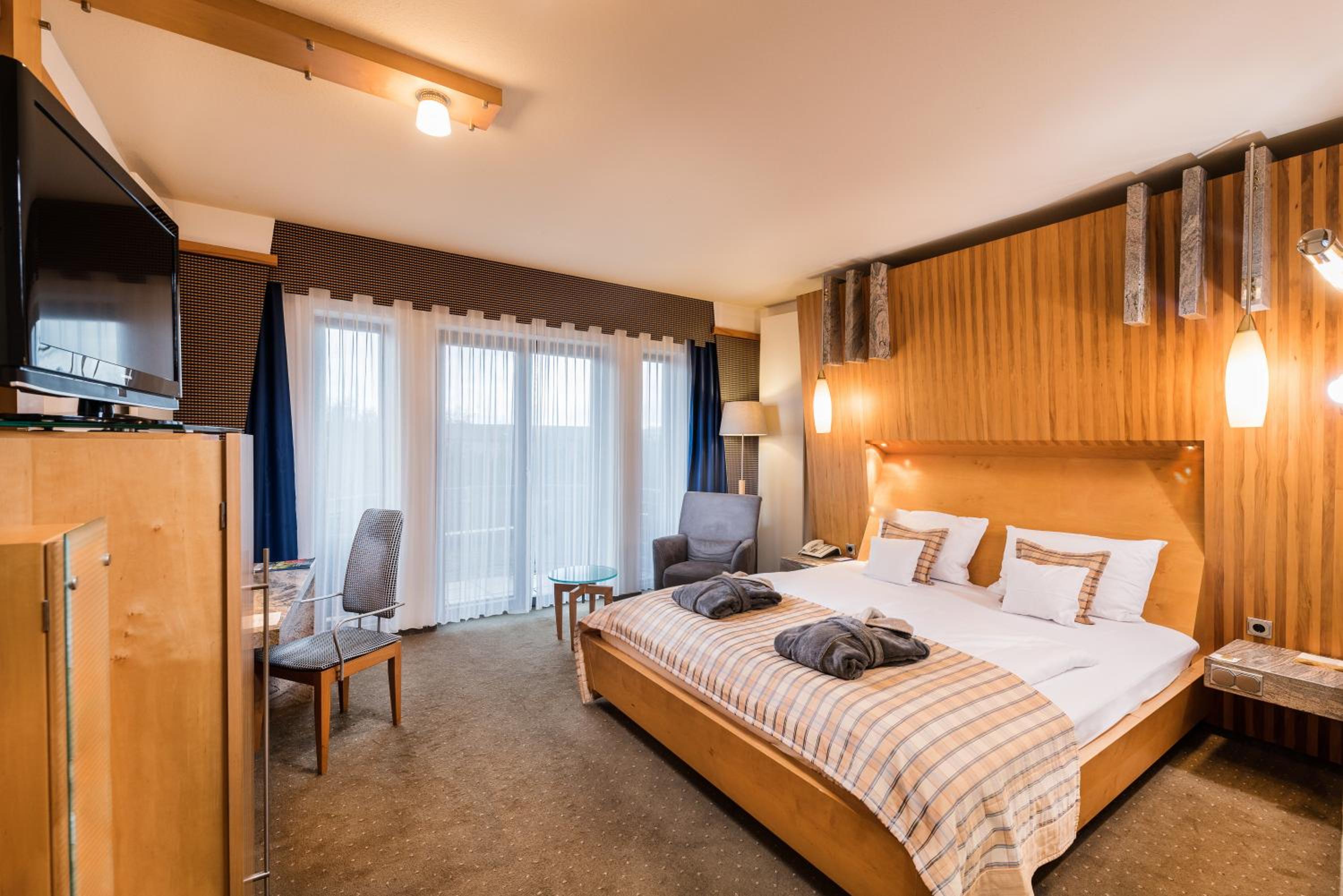 Deluxe Double Room Main Building - Photo 4