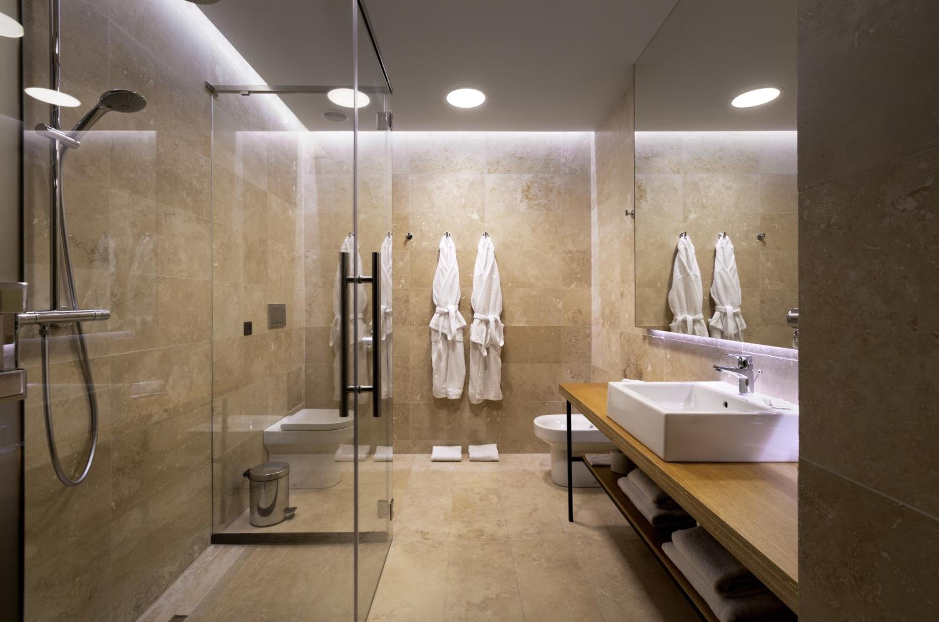 Suite with Spa Access photo 2
