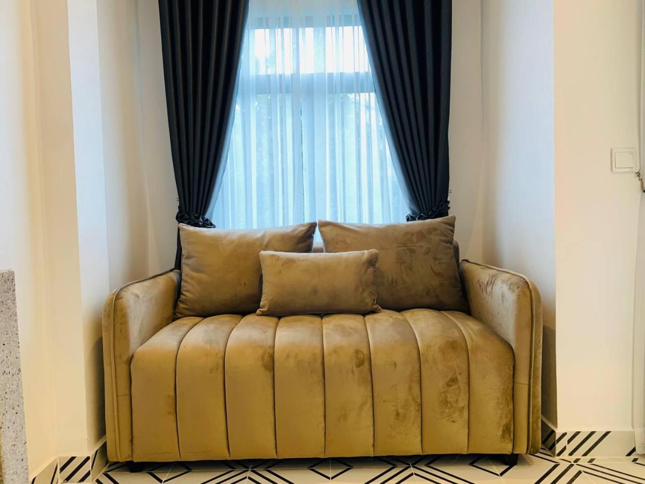 Suite with Pool View - Photo 10