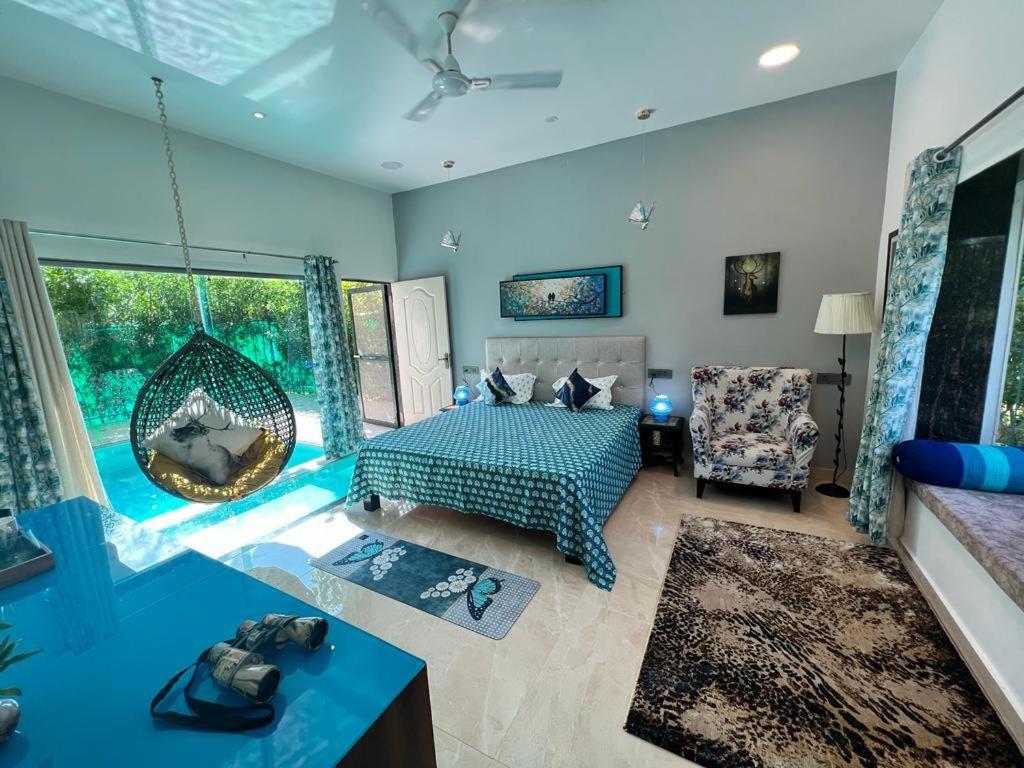 Queen Room with Pool View photo 2