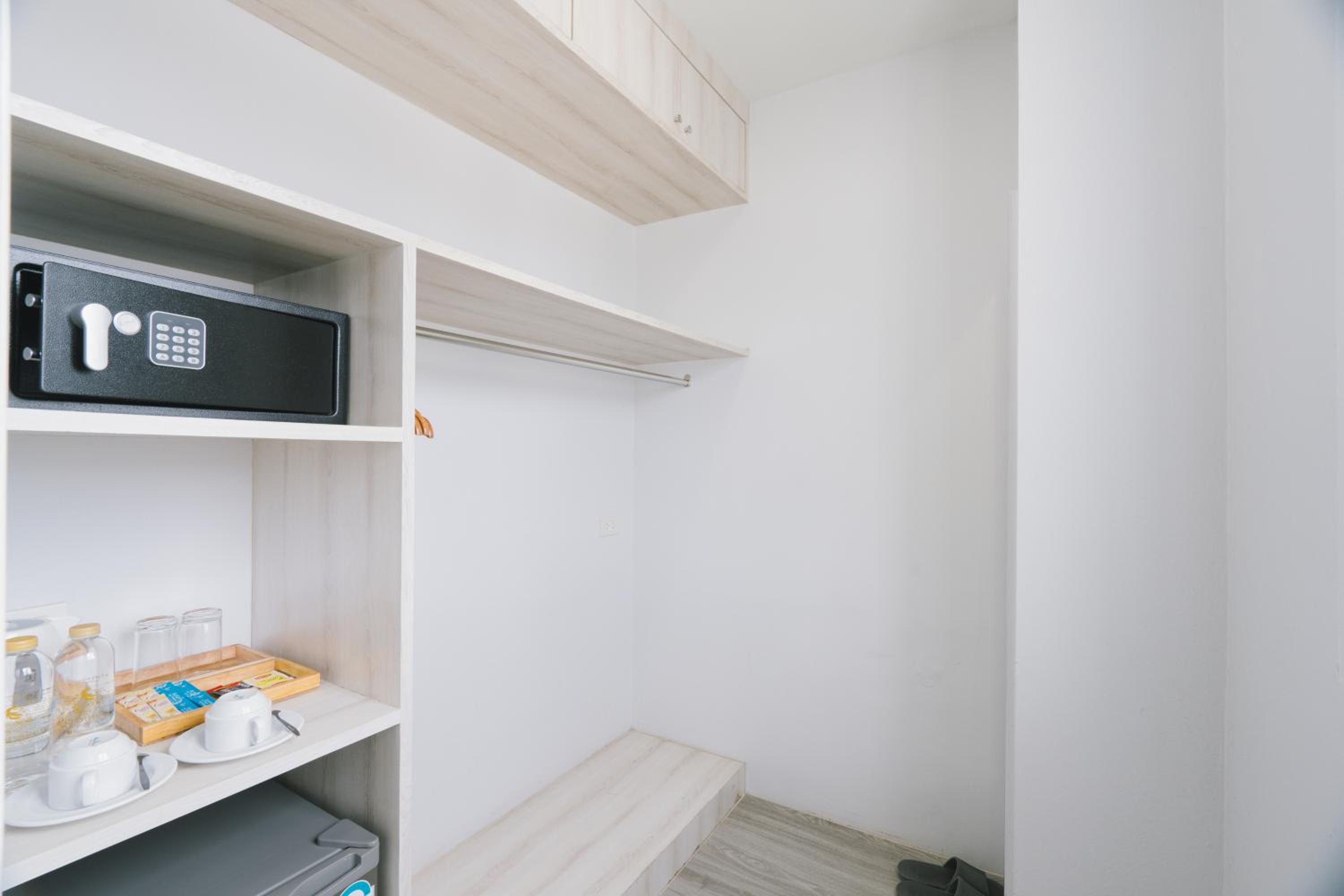 Deluxe Double or Twin Room - Photo 11