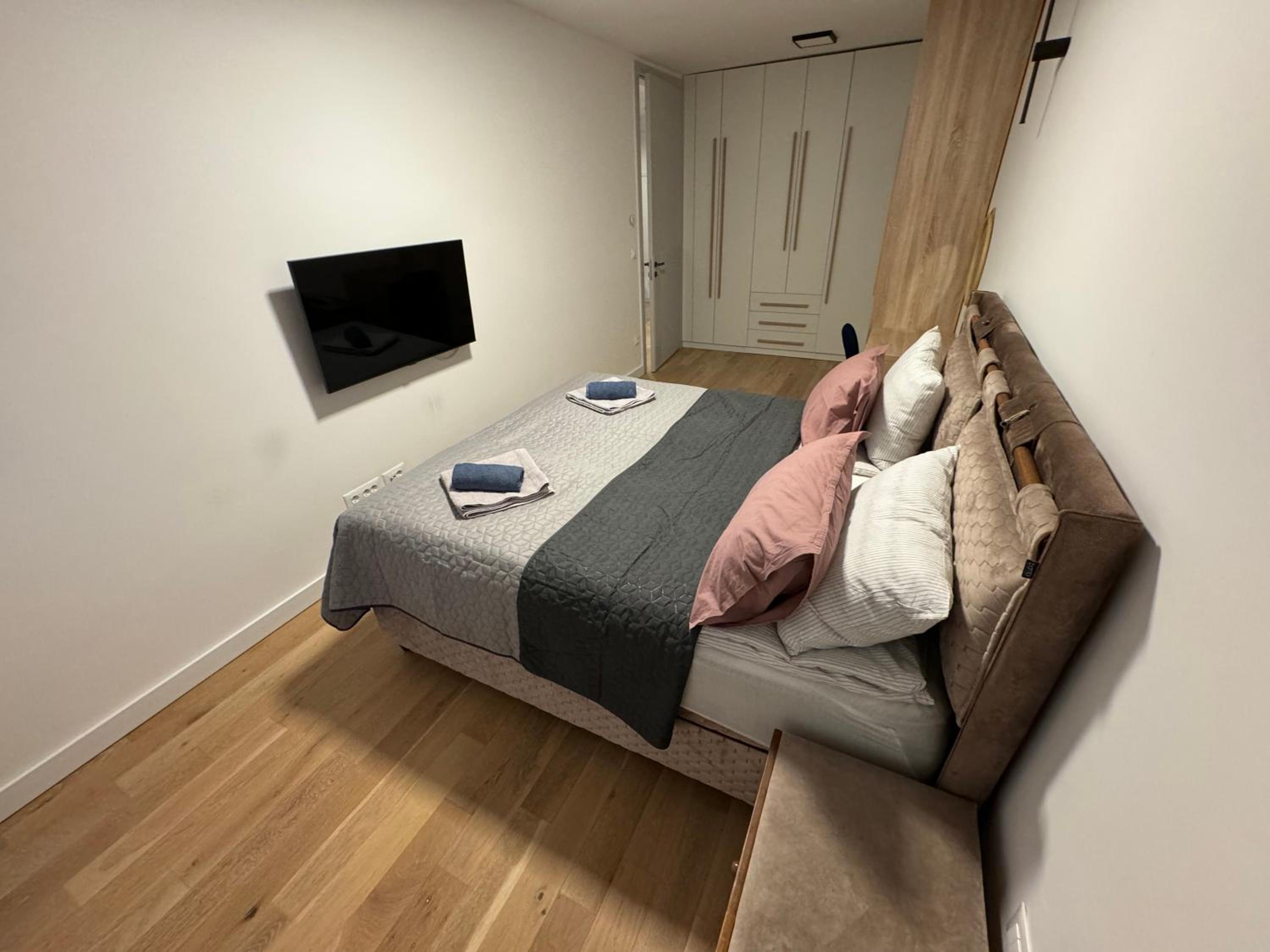 One-Bedroom Apartment photo 2