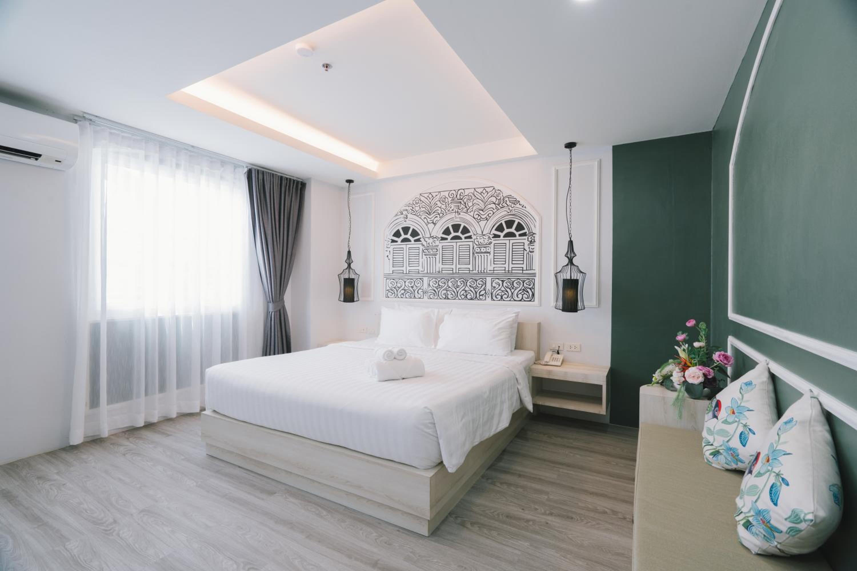 Deluxe King Room - Photo 4