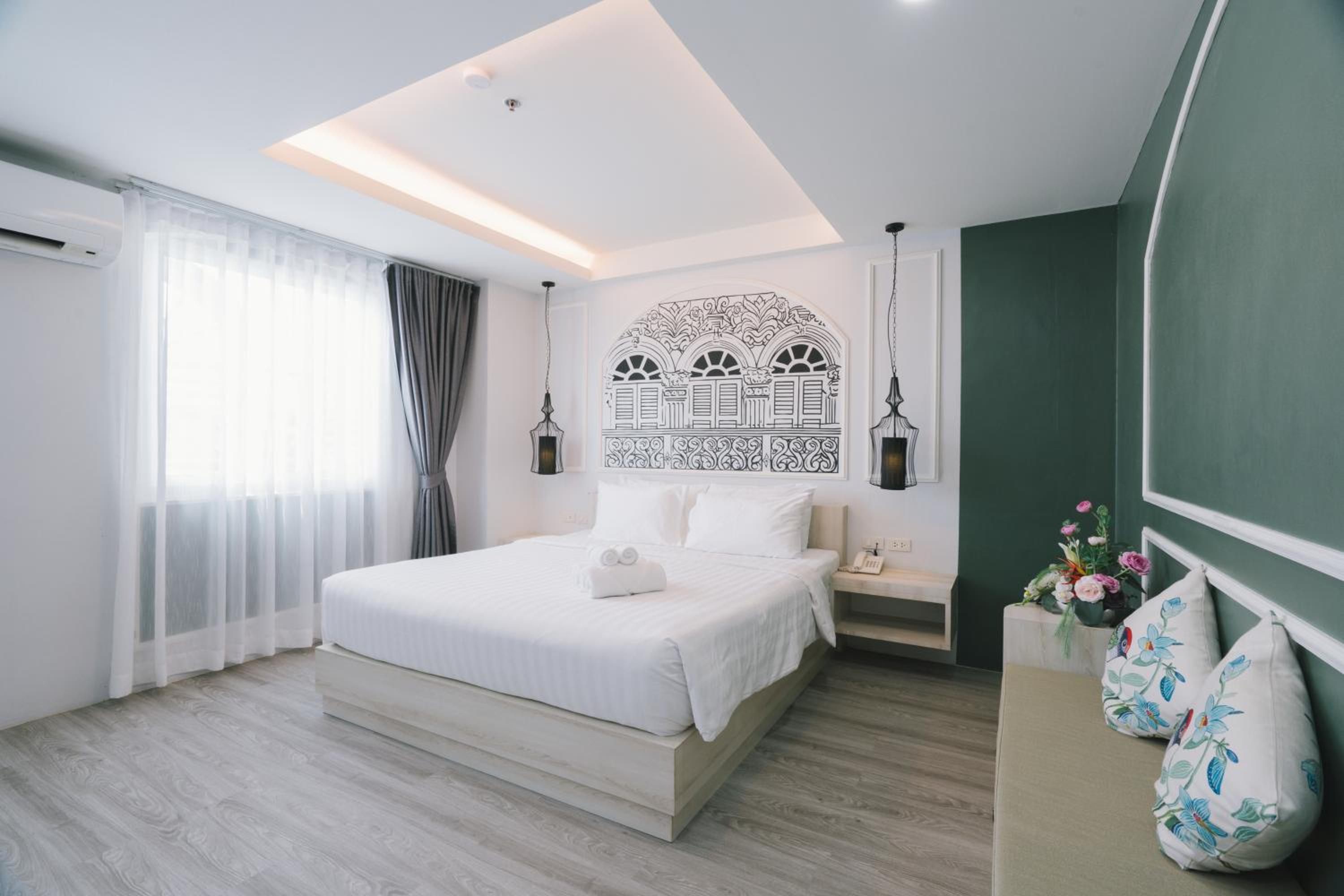 Deluxe King Room - Photo 5