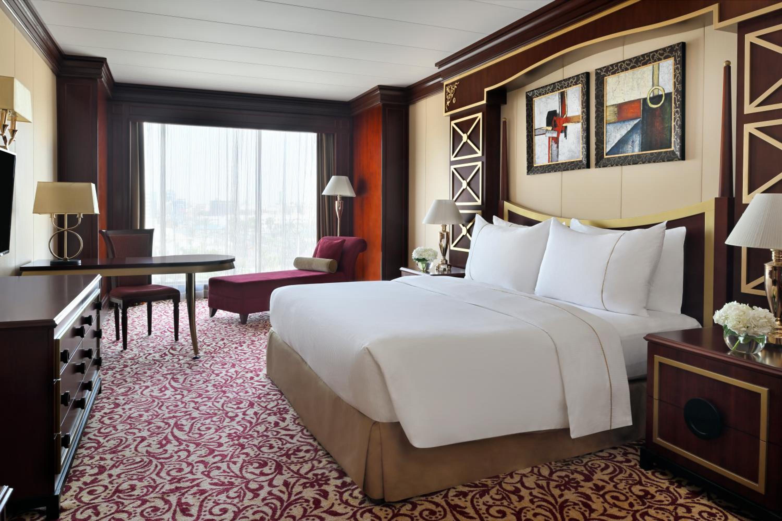 Diplomatic King Suite