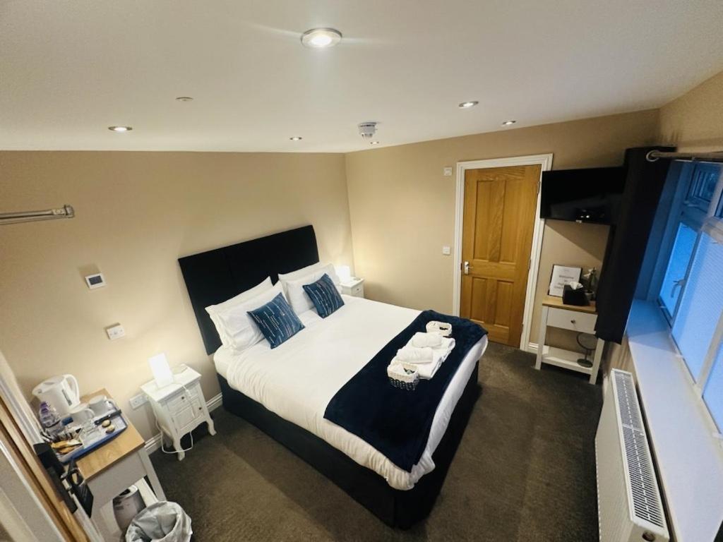 Deluxe Double Room with Shower - Photo 3