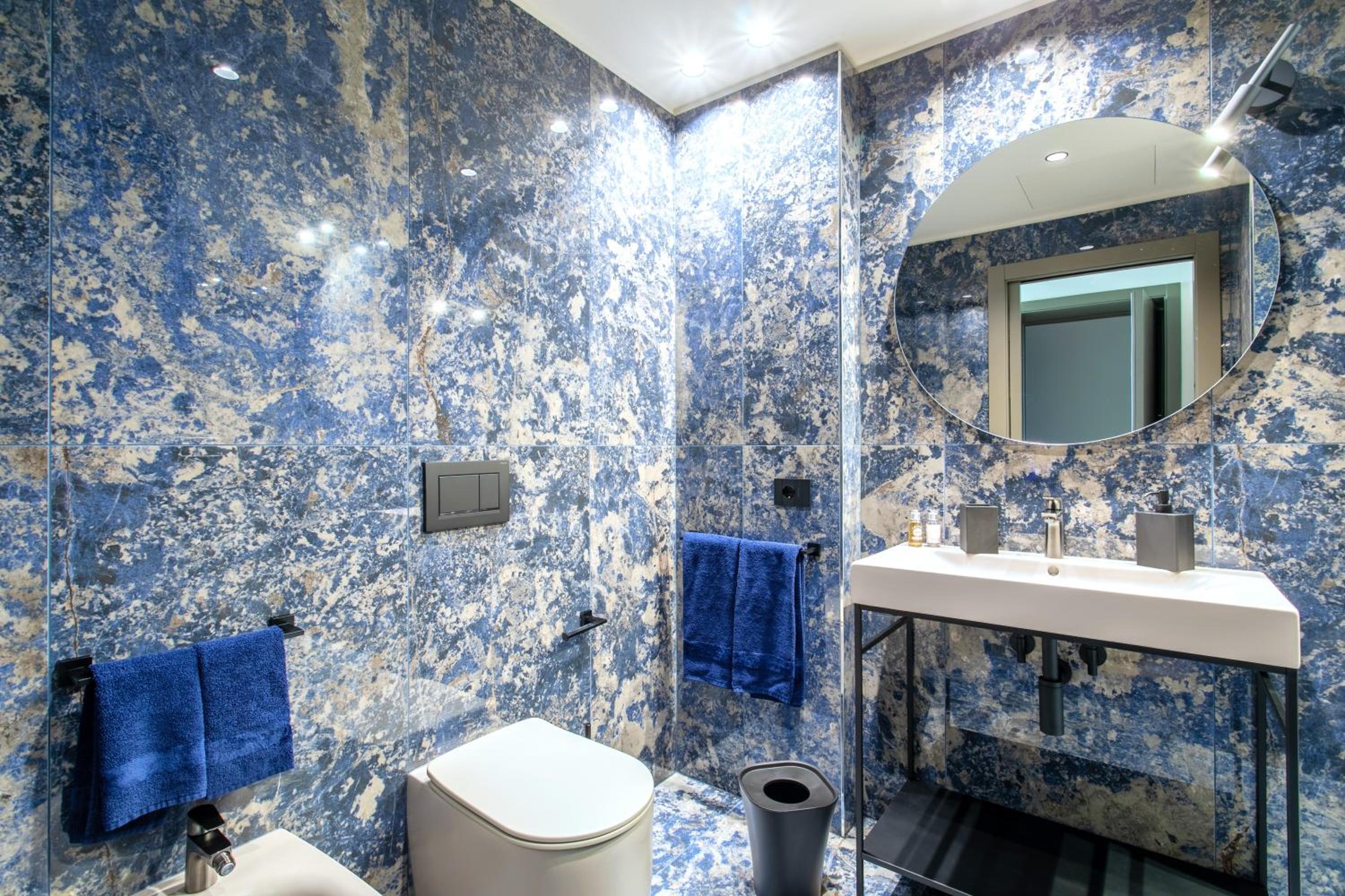 Queen Suite photo 2