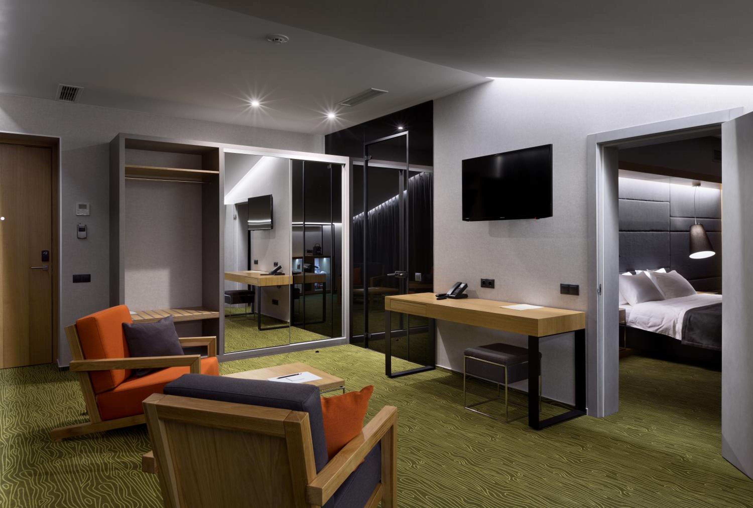 Suite with Spa Access photo 1